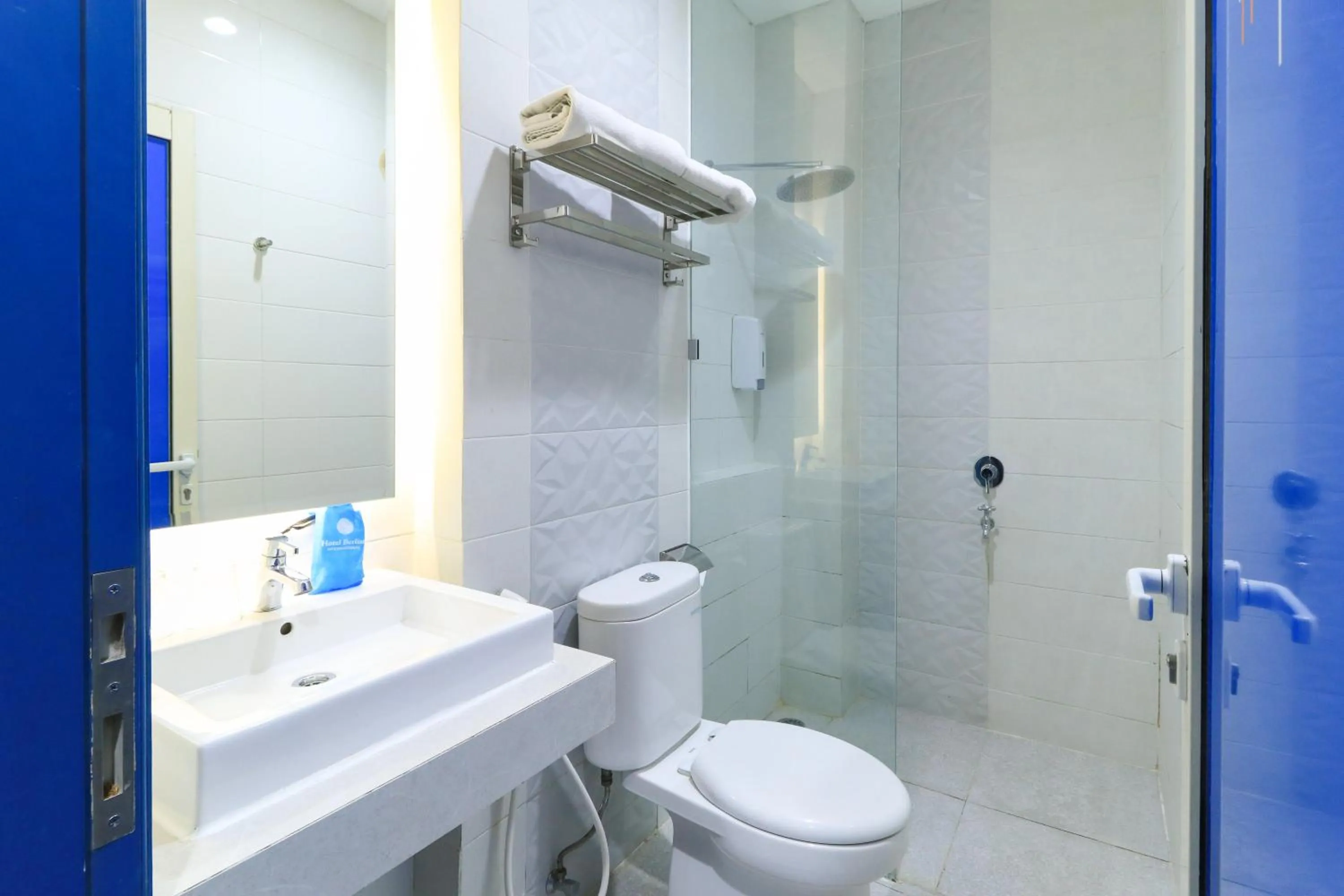 Toilet in Hotel Berlian International