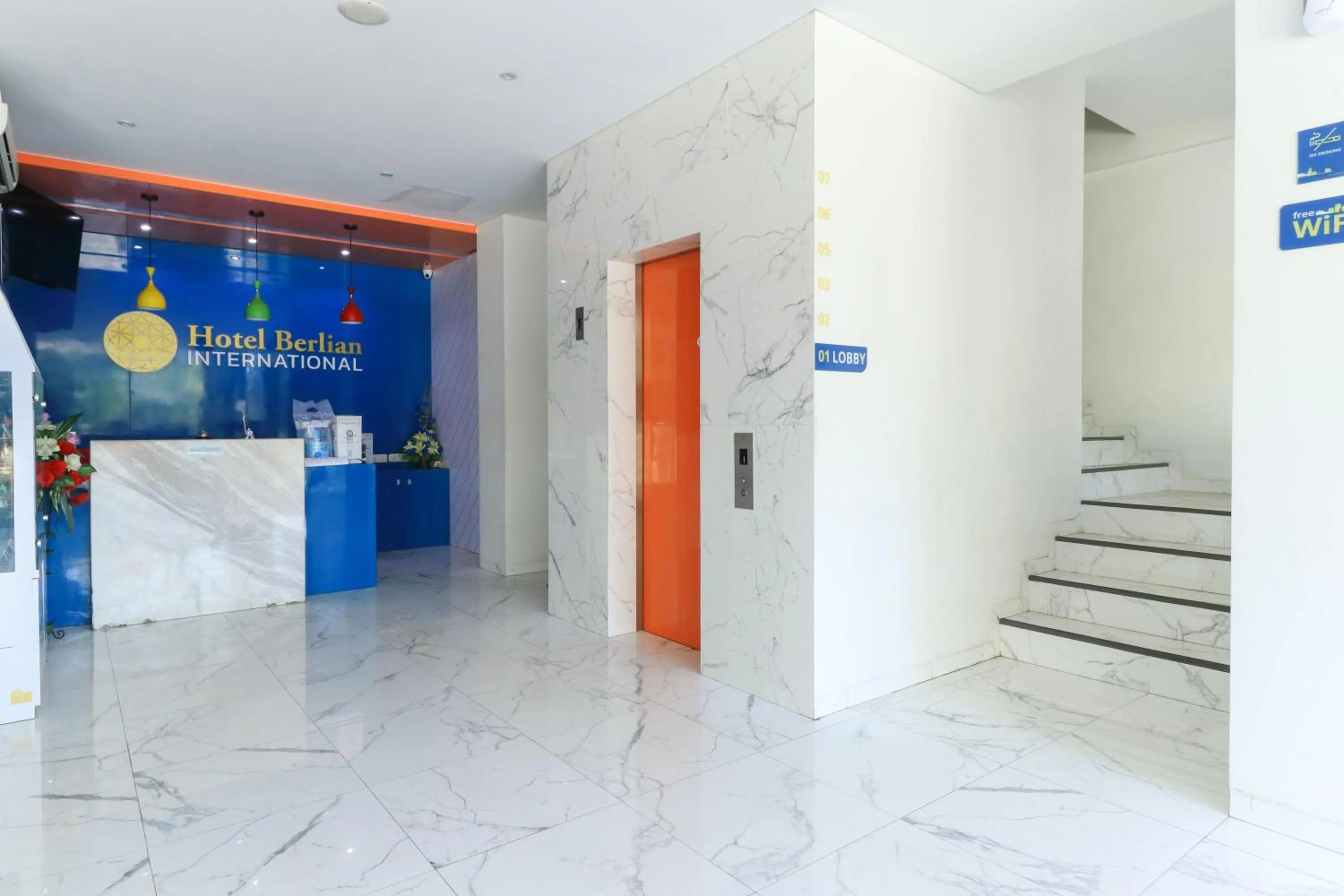 Lobby or reception in Hotel Berlian International