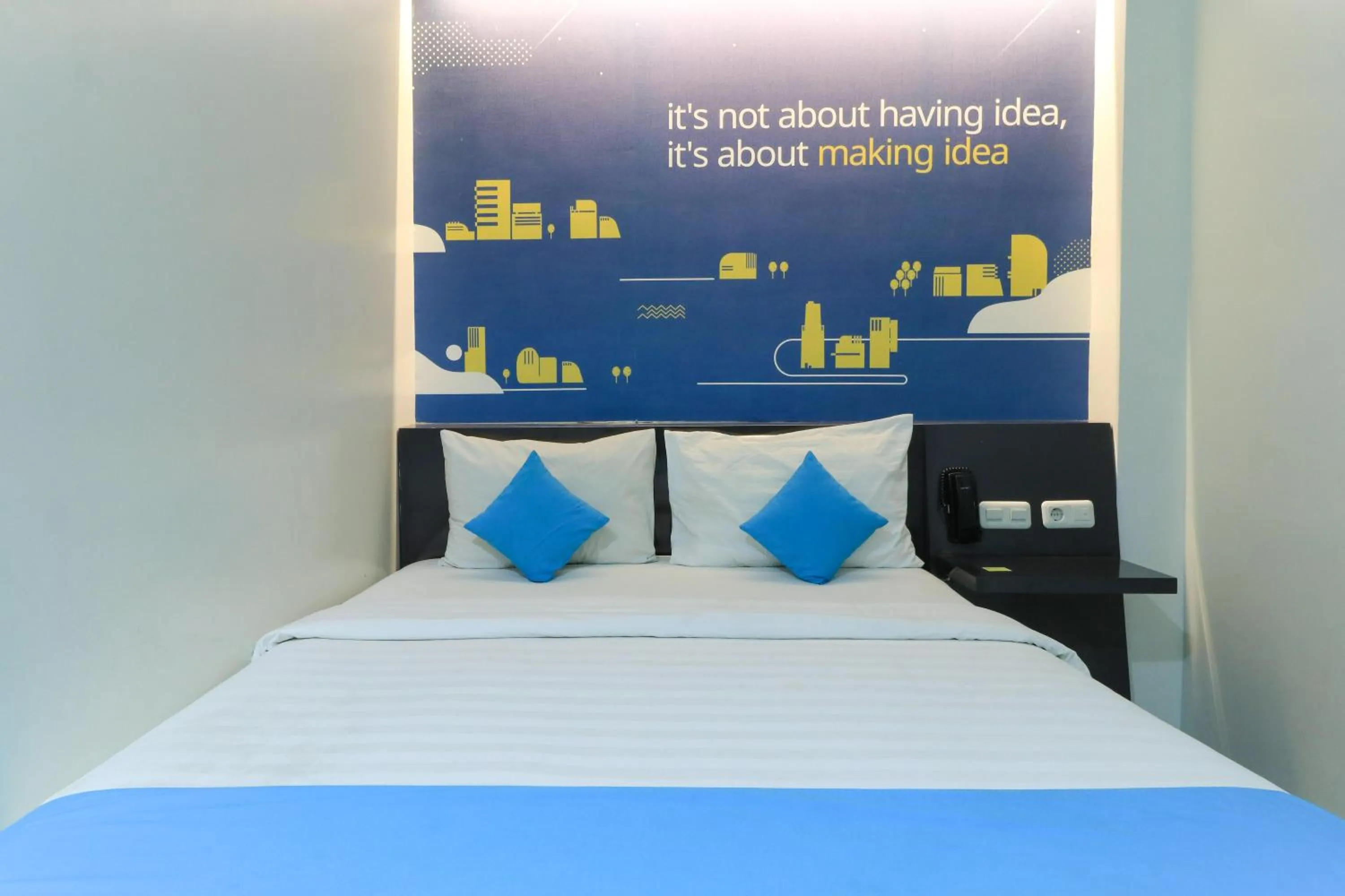 Bed in Hotel Berlian International