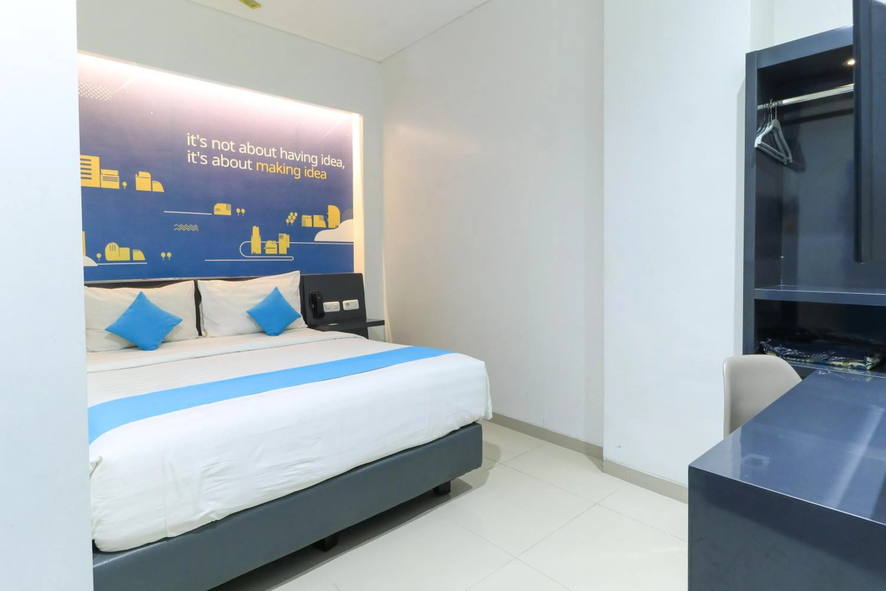 Bed in Hotel Berlian International