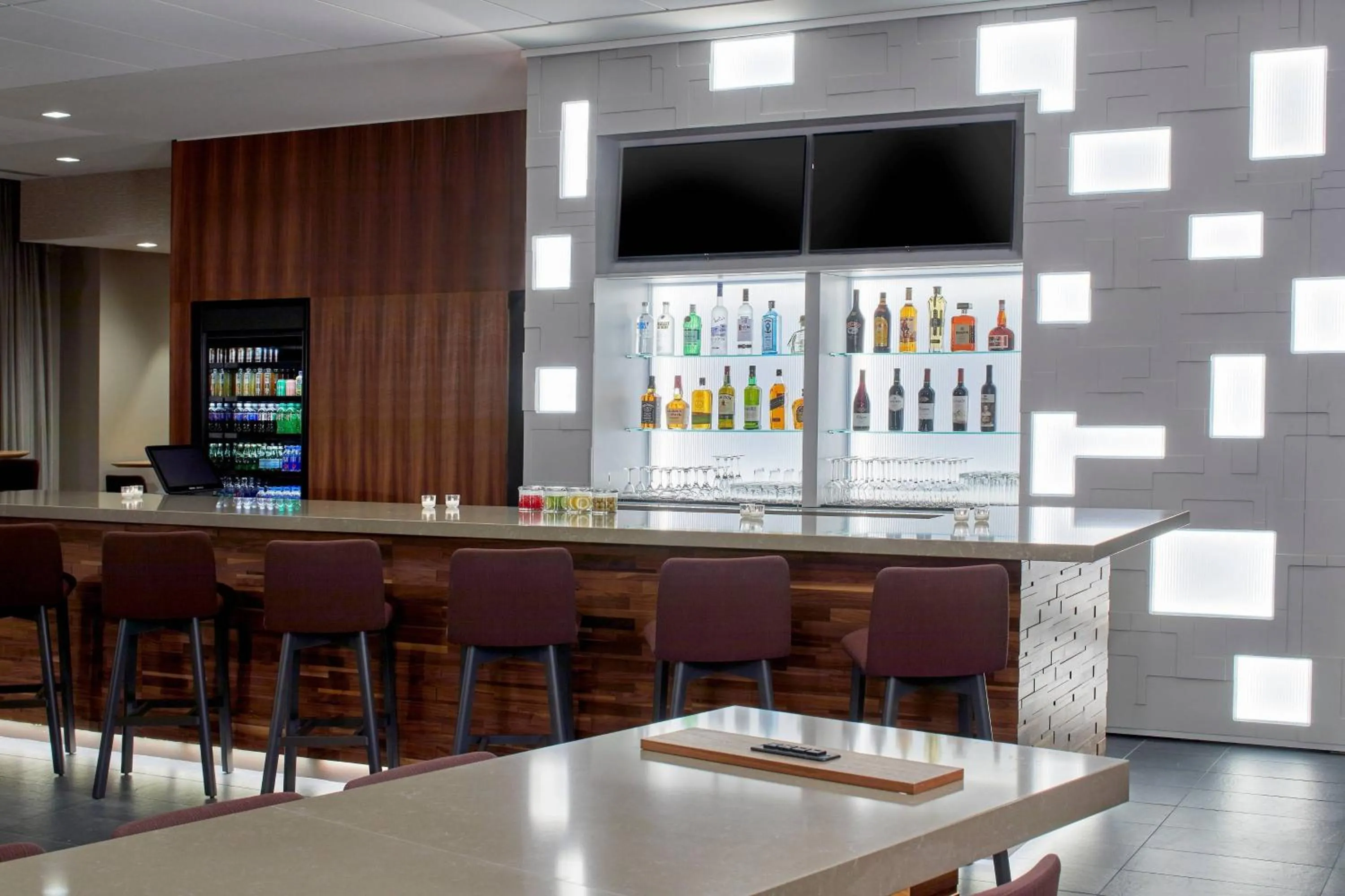 Lounge or bar in Courtyard by Marriott Albany Airport