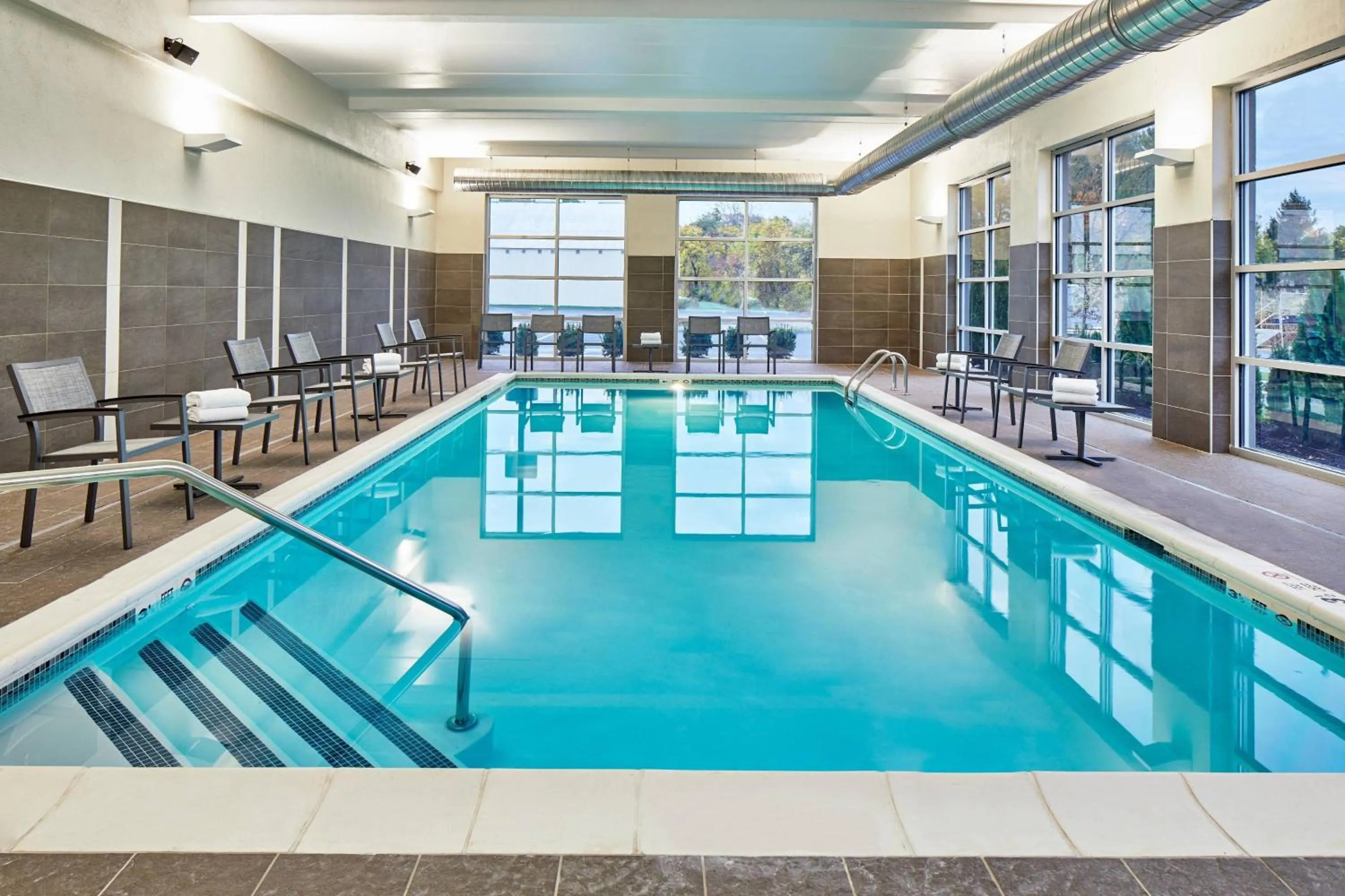 Swimming pool in Residence Inn by Marriott Albany Airport
