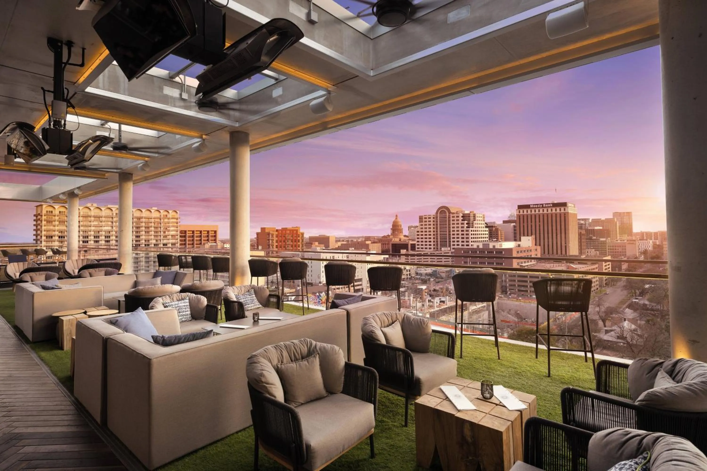 Lounge or bar in The Otis Hotel Austin, Autograph Collection