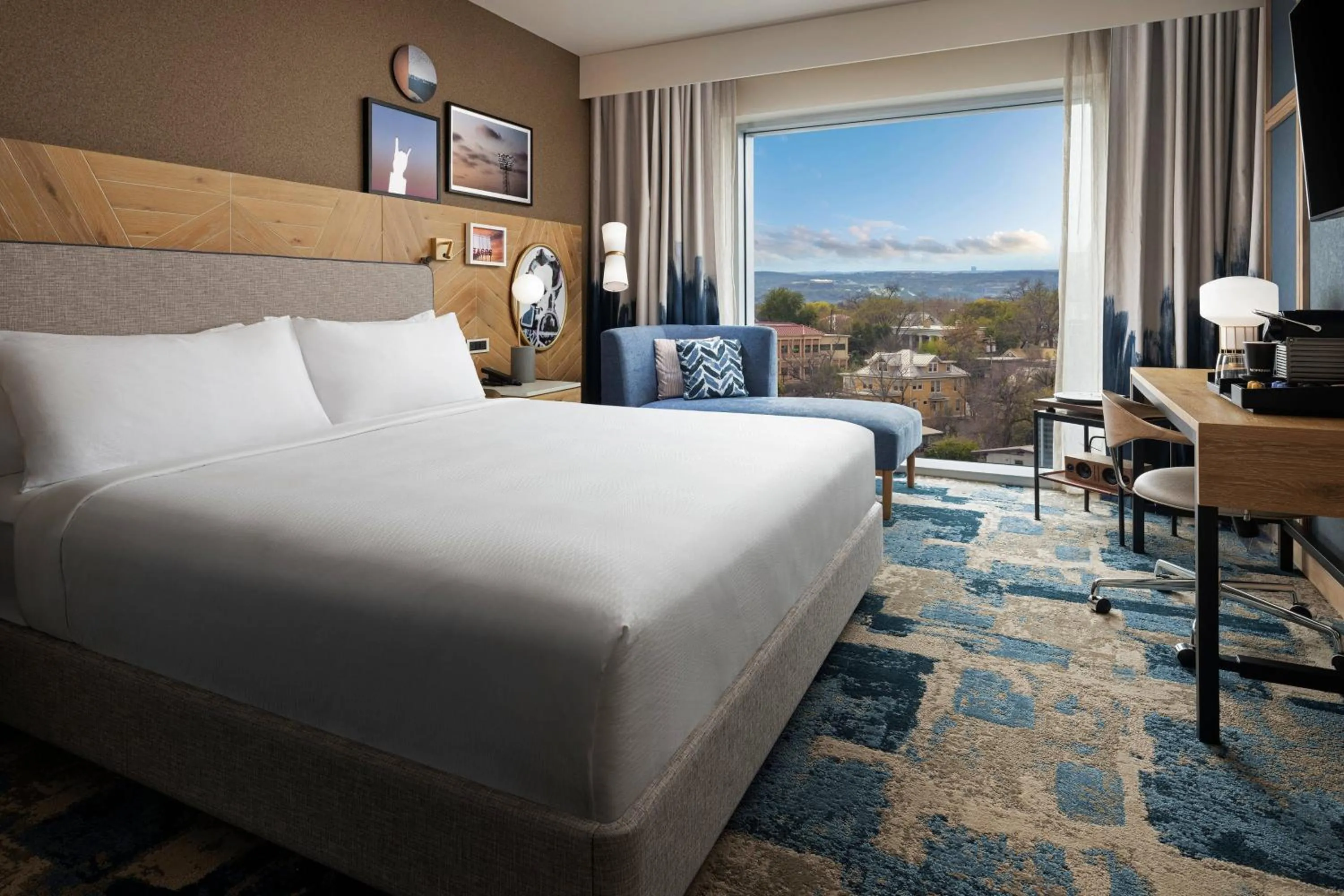 Bedroom, Bed in The Otis Hotel Austin, Autograph Collection