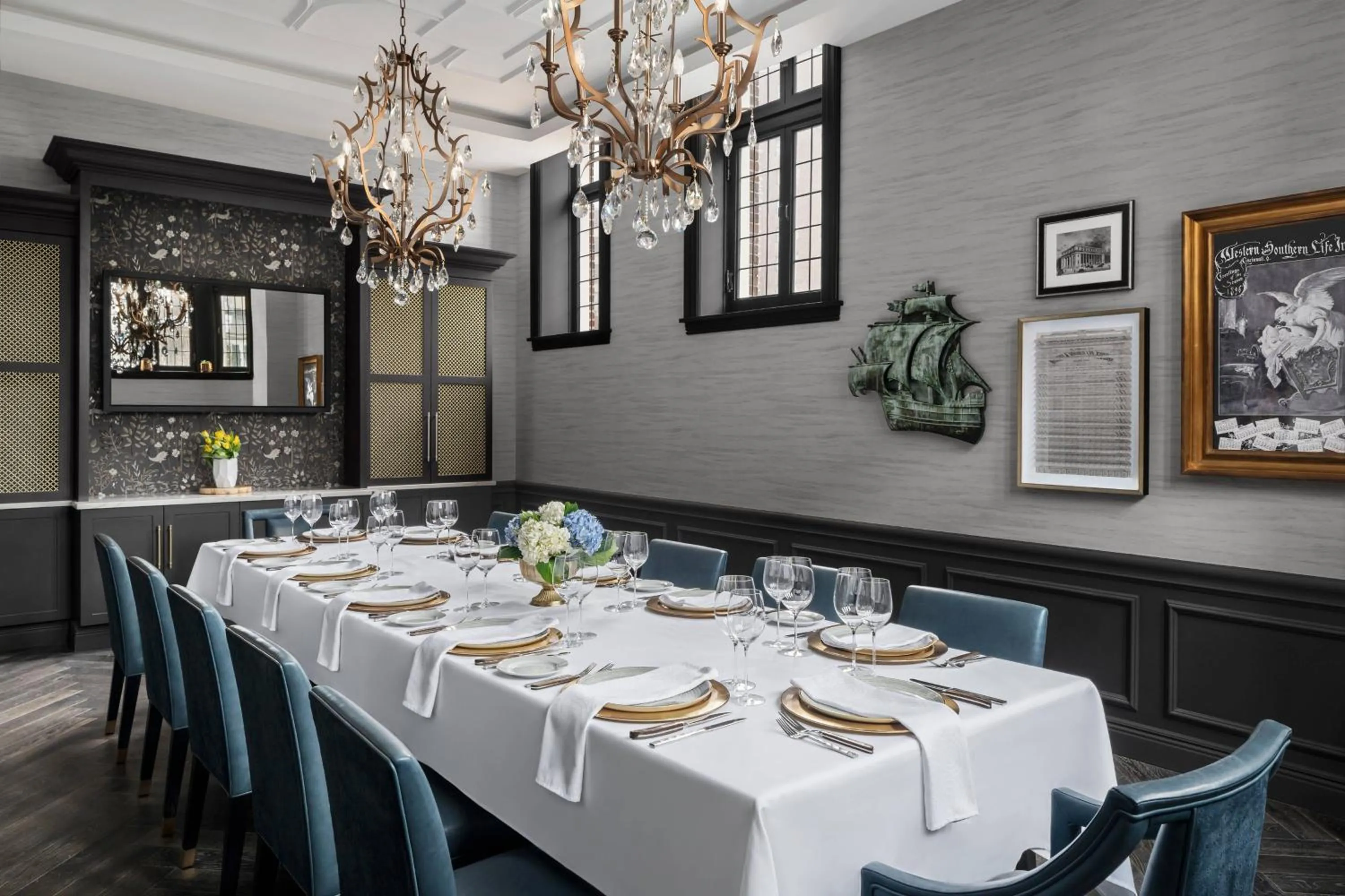 Meeting/conference room in The Lytle Park Hotel, Autograph Collection