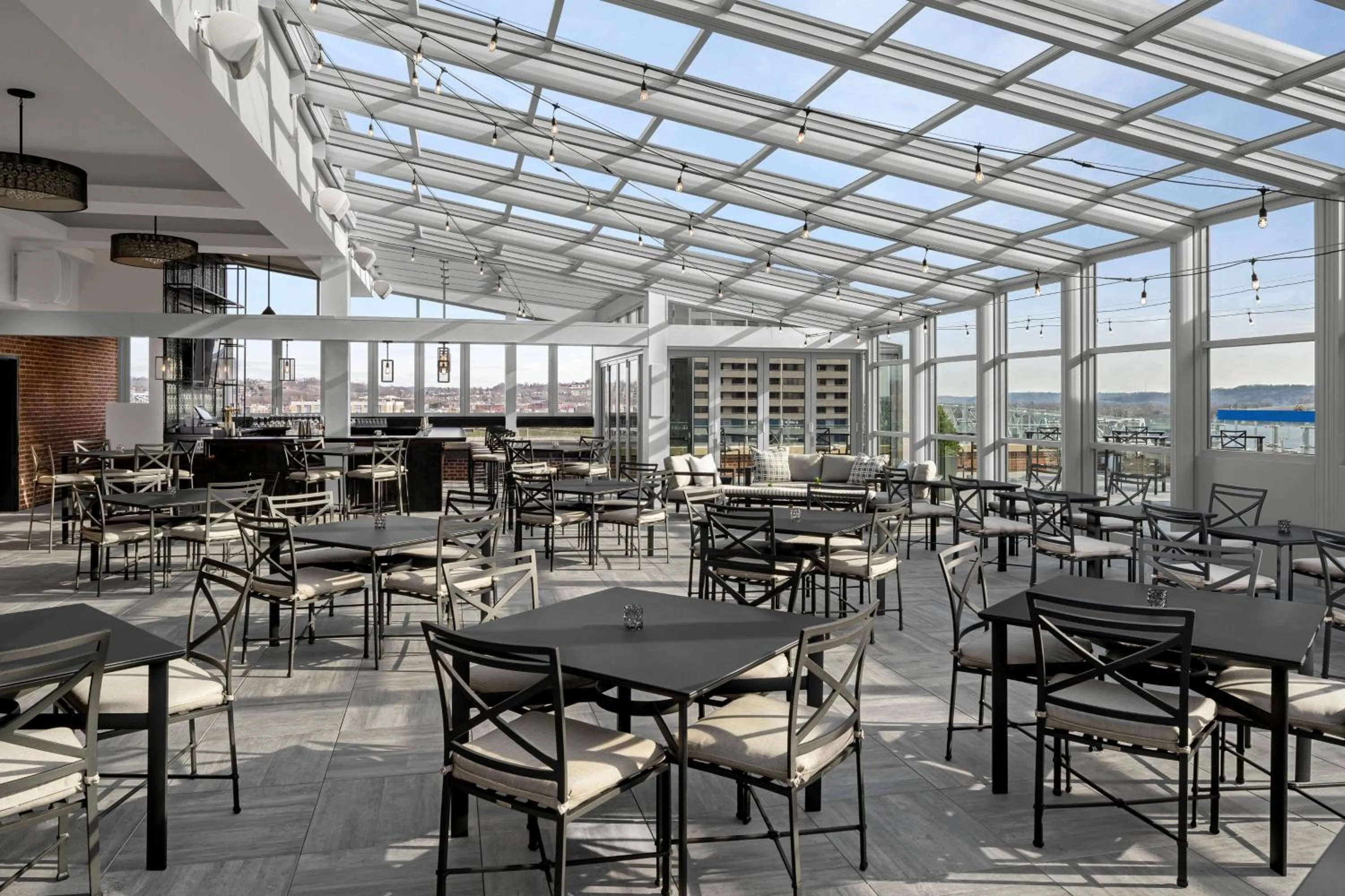 Restaurant/places to eat in The Lytle Park Hotel, Autograph Collection