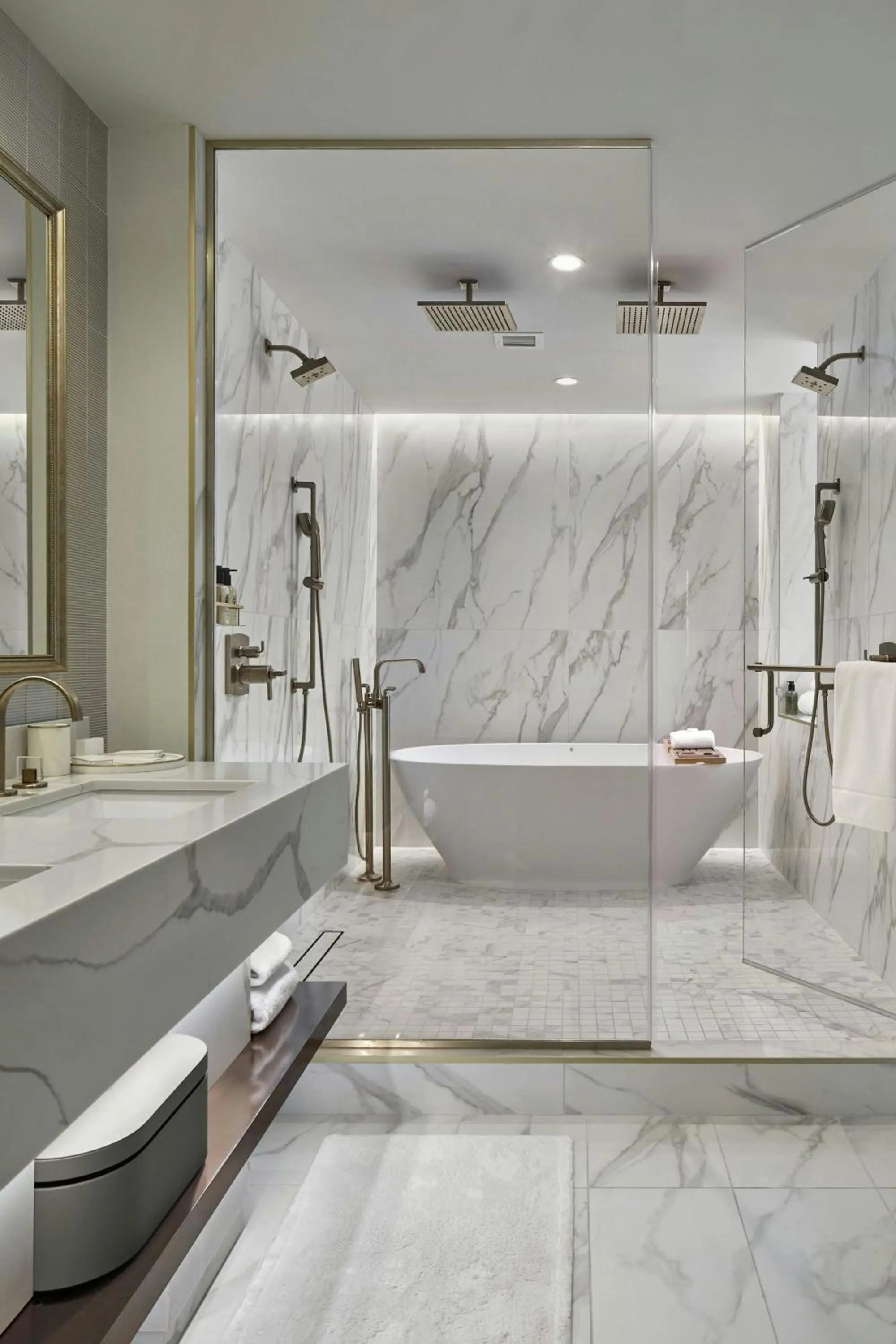 Bathroom in The Lytle Park Hotel, Autograph Collection