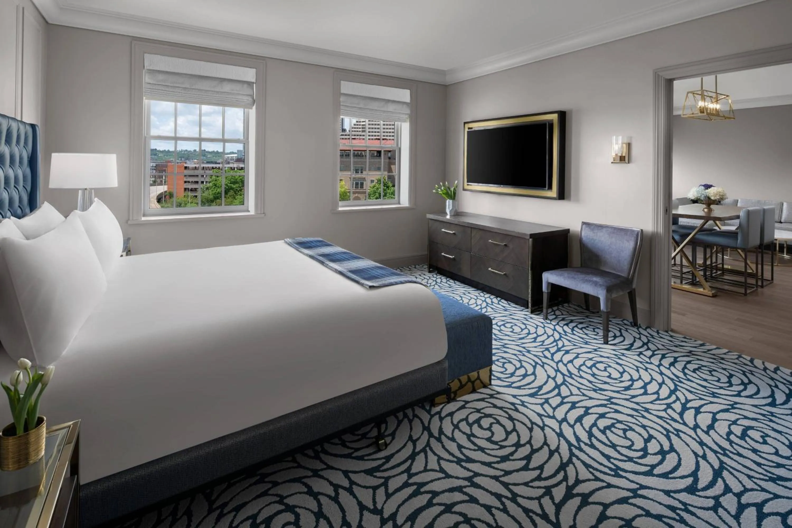 Bedroom, Bed in The Lytle Park Hotel, Autograph Collection