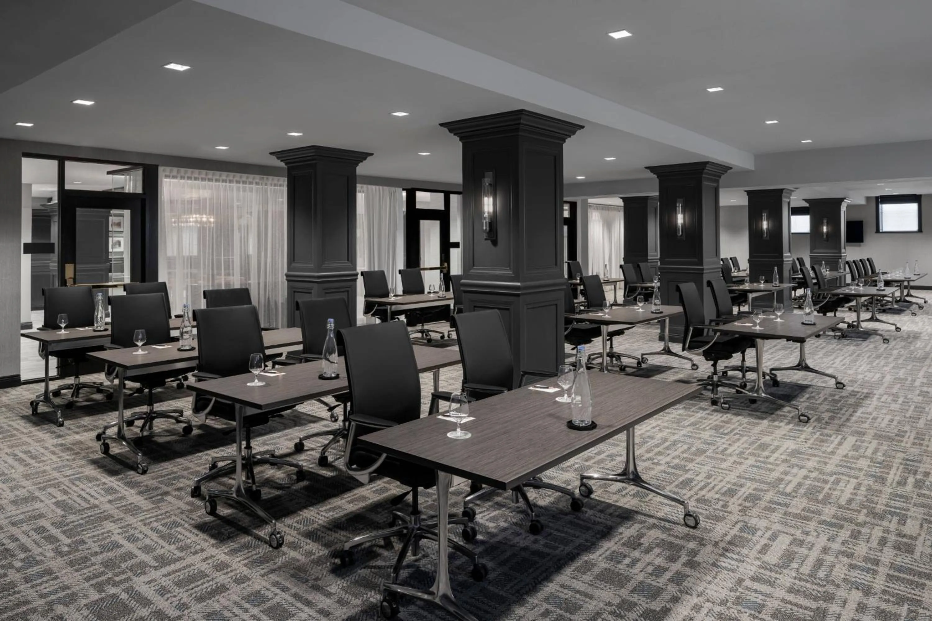 Meeting/conference room in The Lytle Park Hotel, Autograph Collection