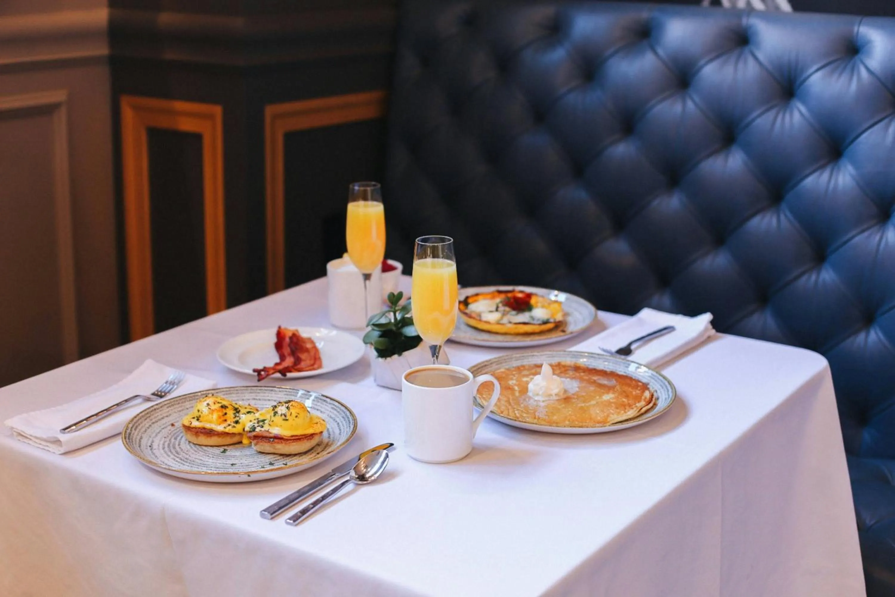 Breakfast in The Lytle Park Hotel, Autograph Collection