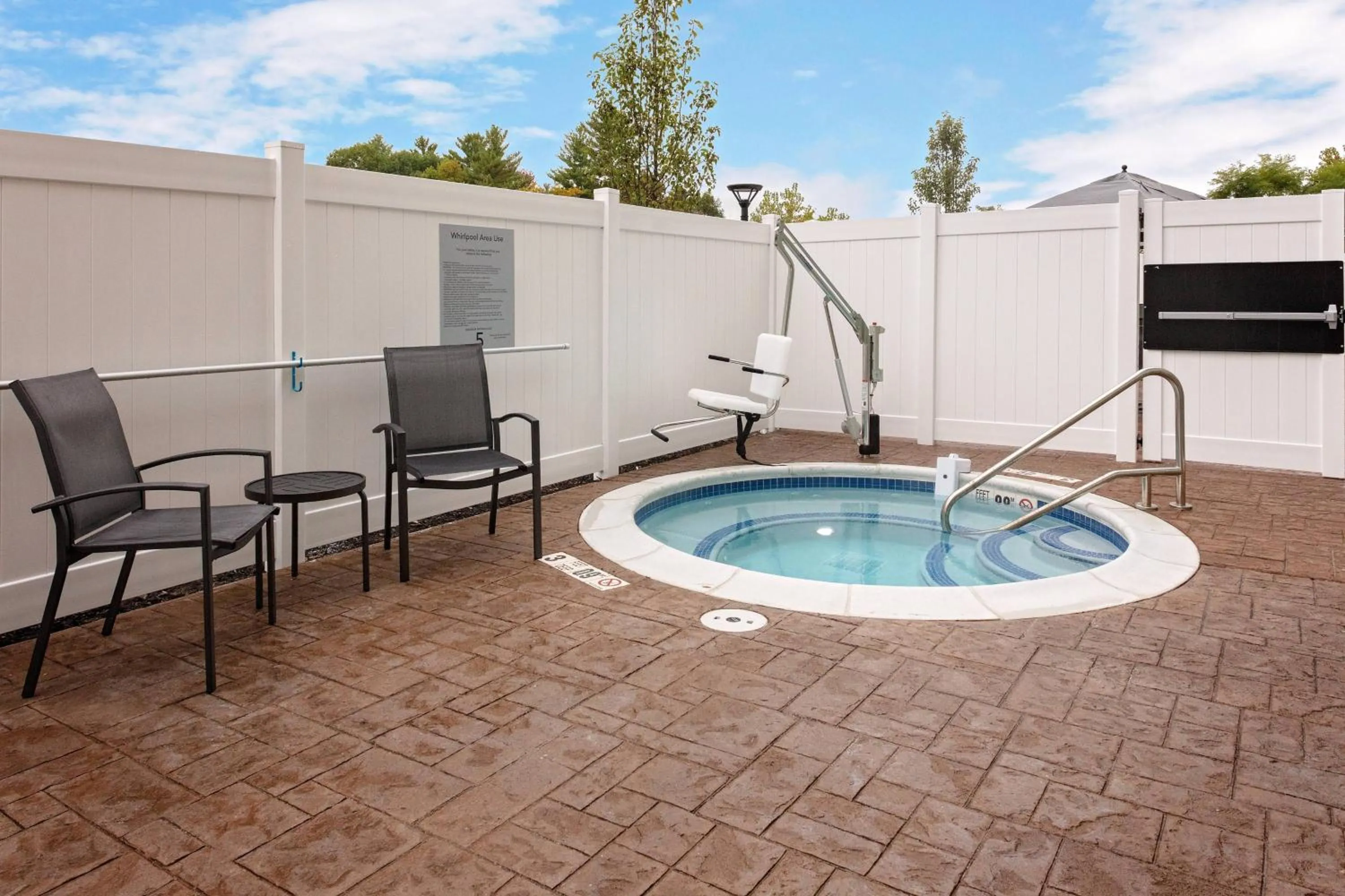 Area and facilities in Fairfield Inn & Suites by Marriott Queensbury Glens Falls/Lake George