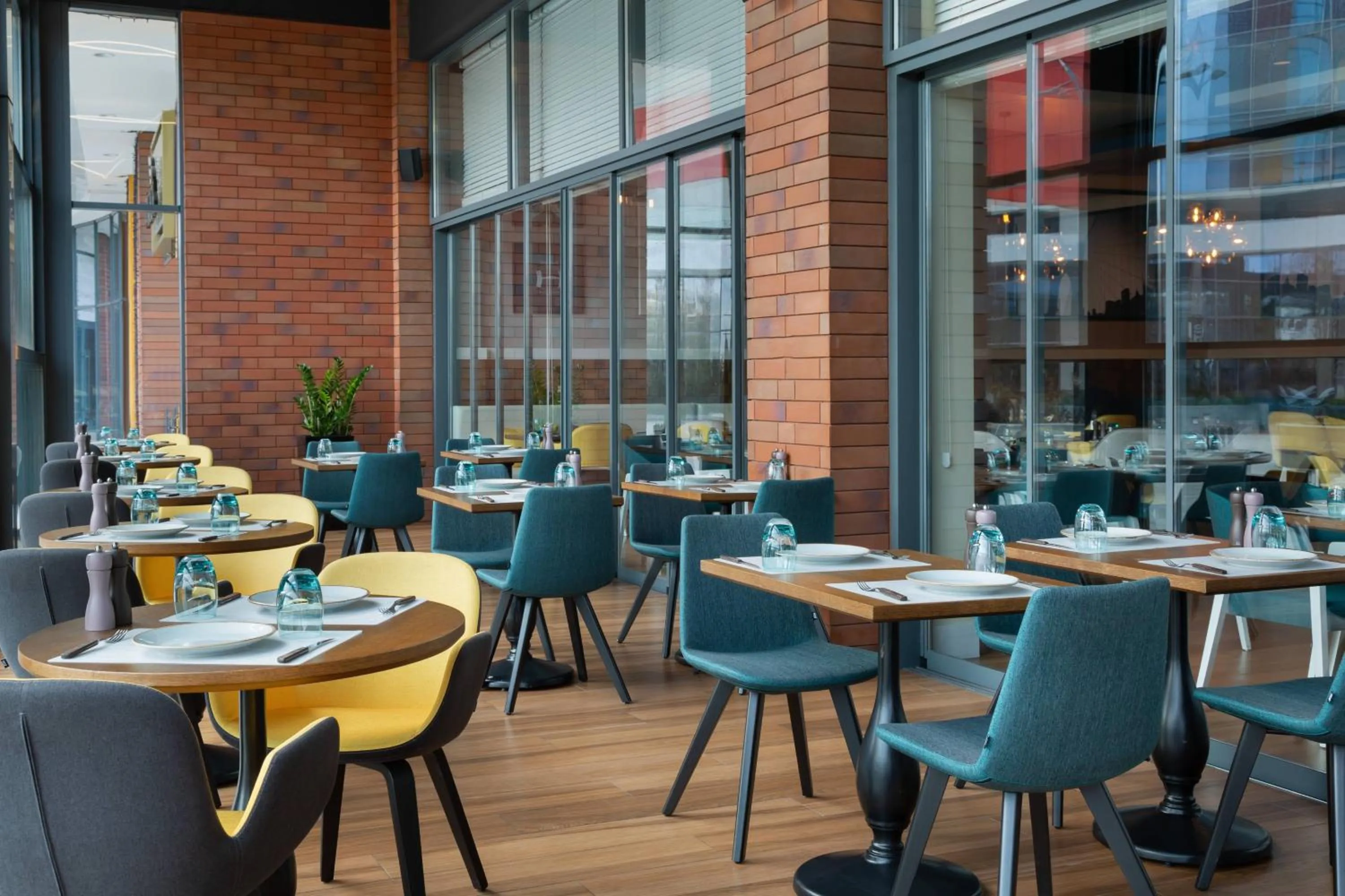 Restaurant/places to eat in Courtyard by Marriott Chisinau