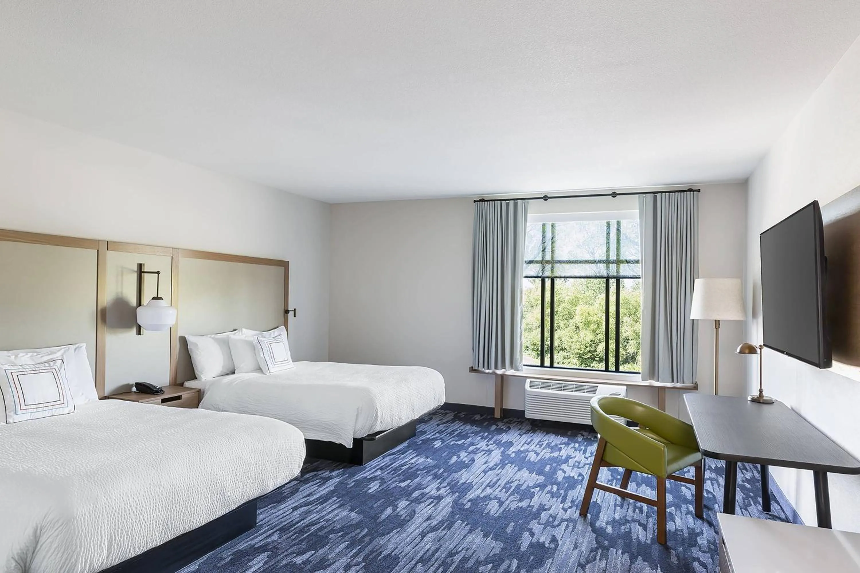 Photo of the whole room, Bed in Fairfield Inn & Suites by Marriott Minneapolis North/Blaine