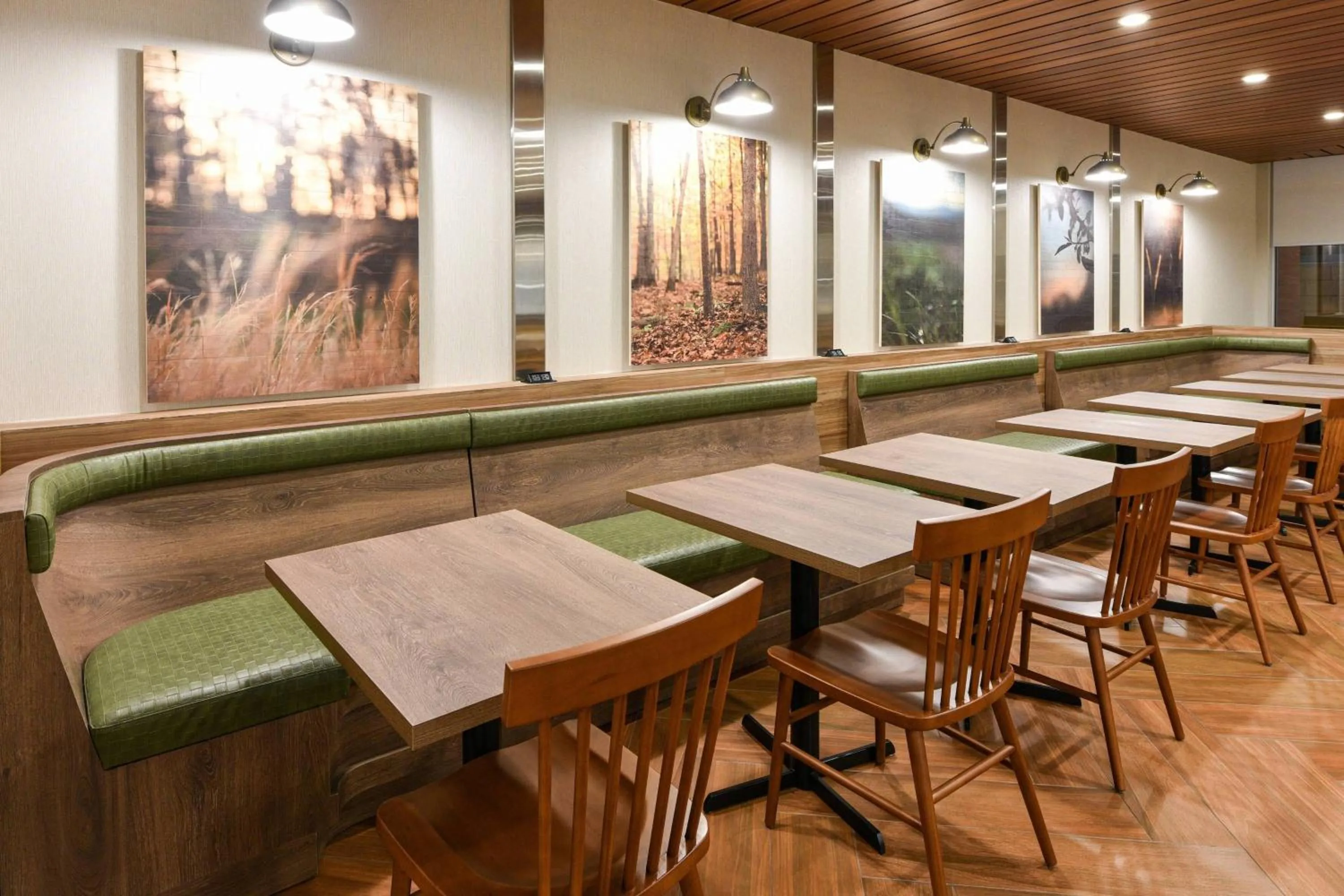 Breakfast in Fairfield Inn & Suites by Marriott Moorpark Ventura County