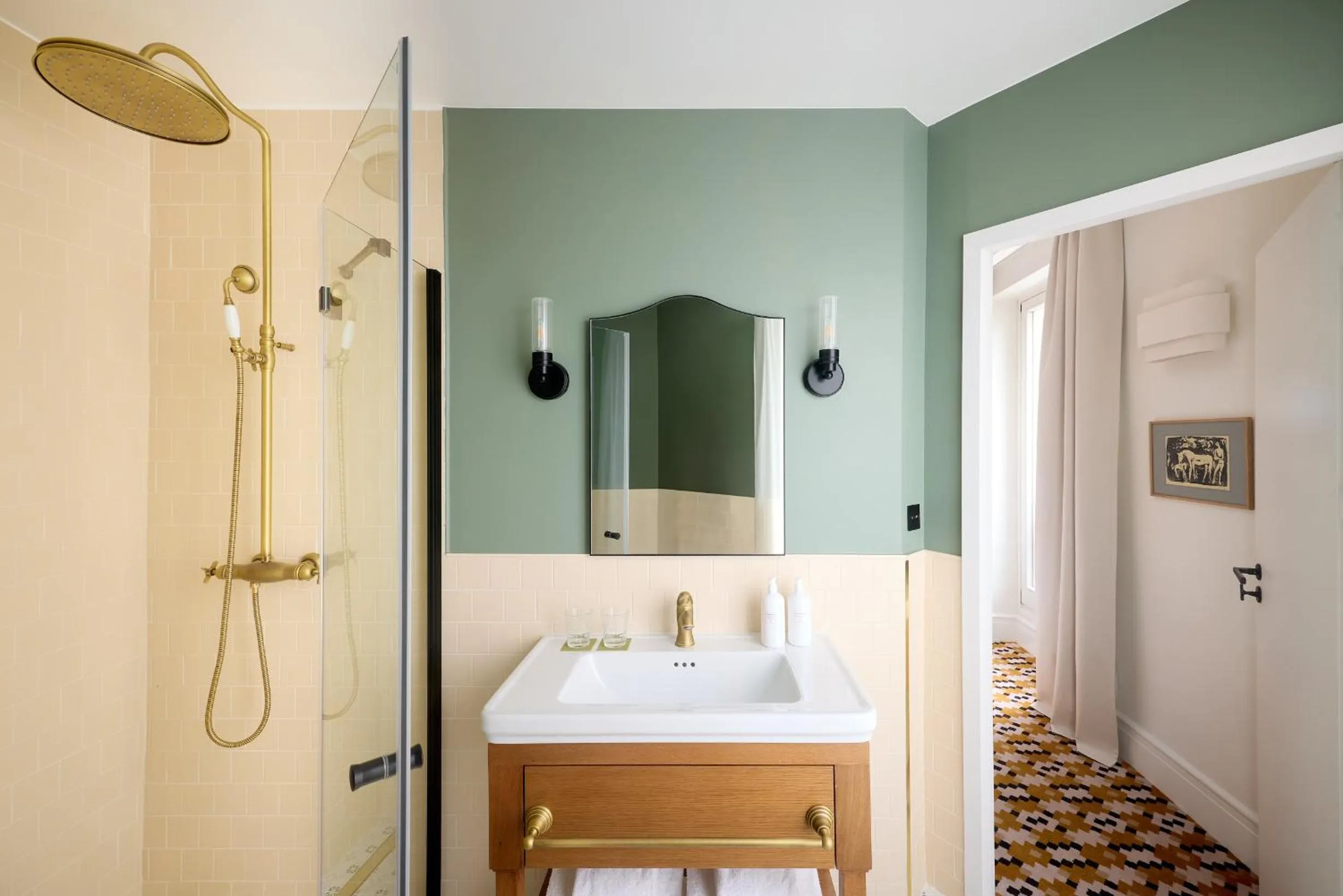 Shower in Hôtel Noucha