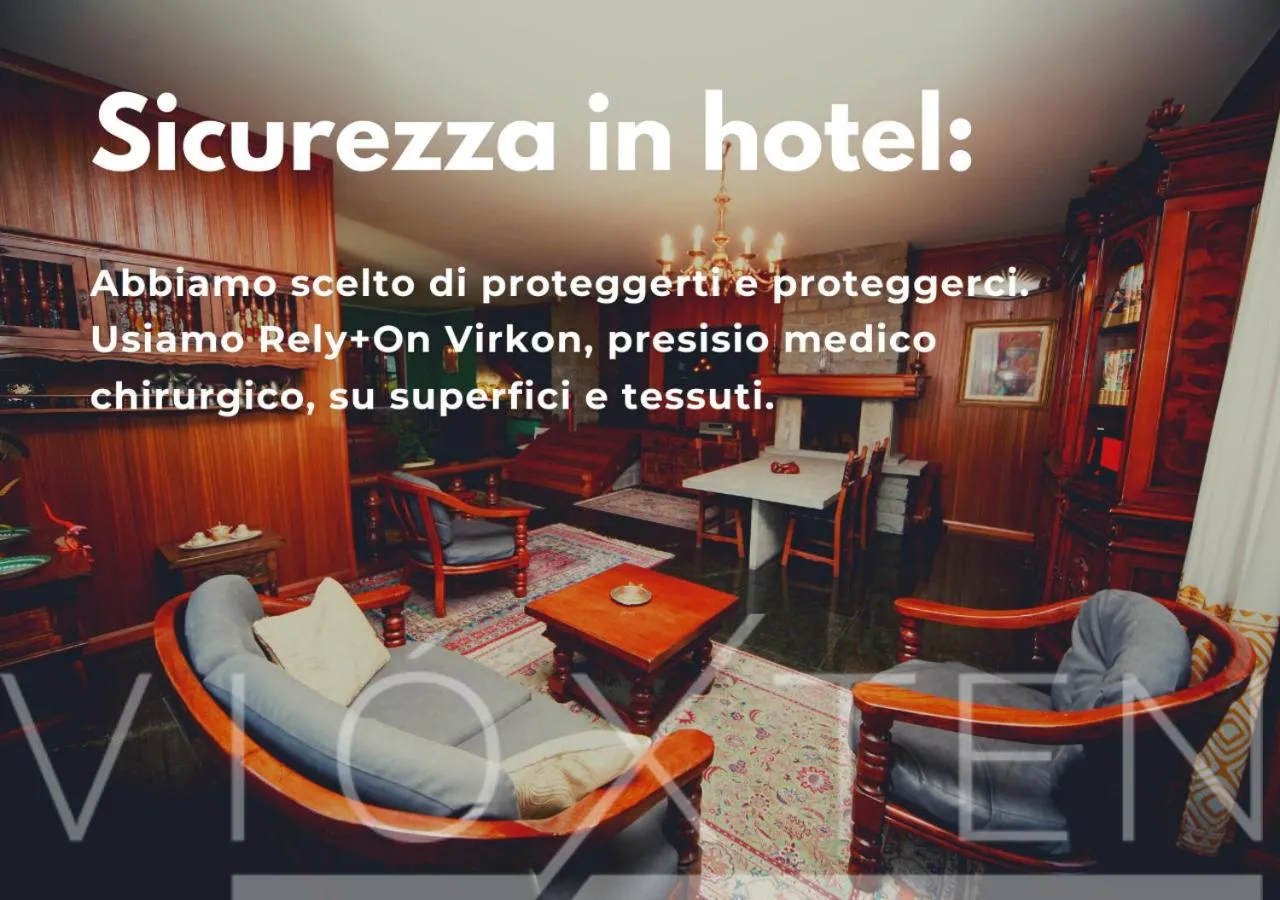 Communal lounge/ TV room in Sunshine-bnb