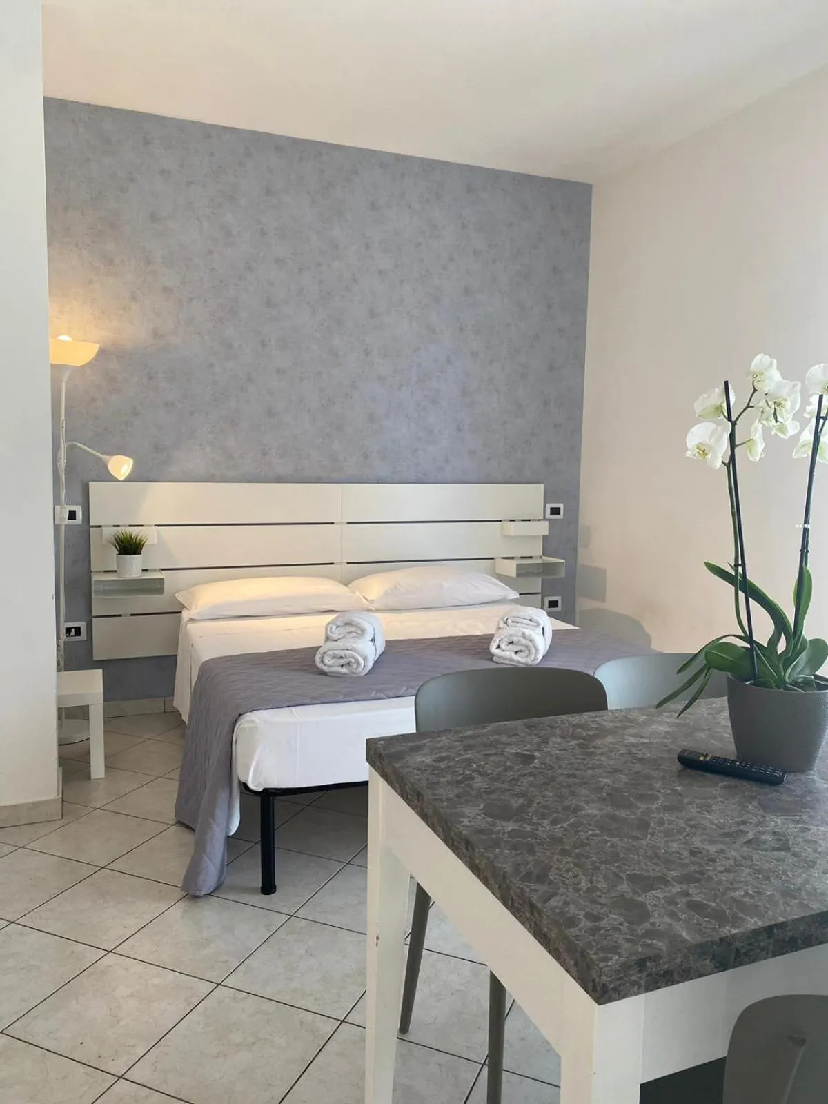 Dining area, Bed in Rimini Bay Suites&Residence