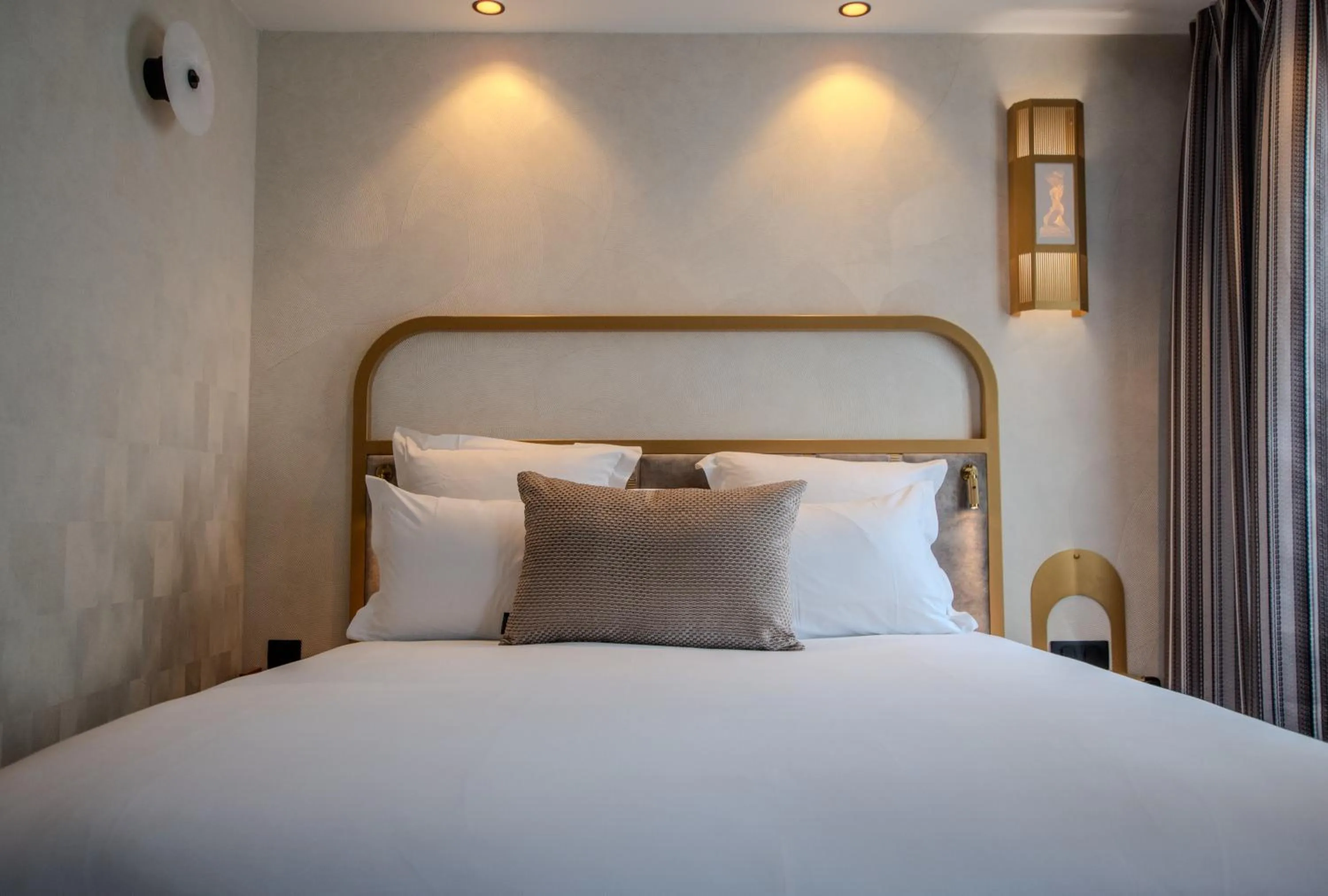 Bed in Hotel Du Cadran