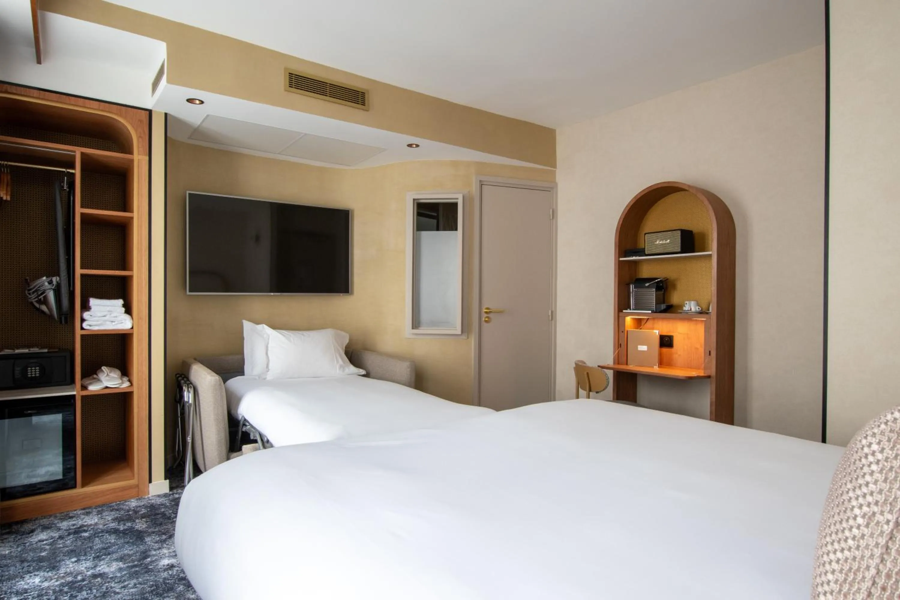 Bed in Hotel Du Cadran