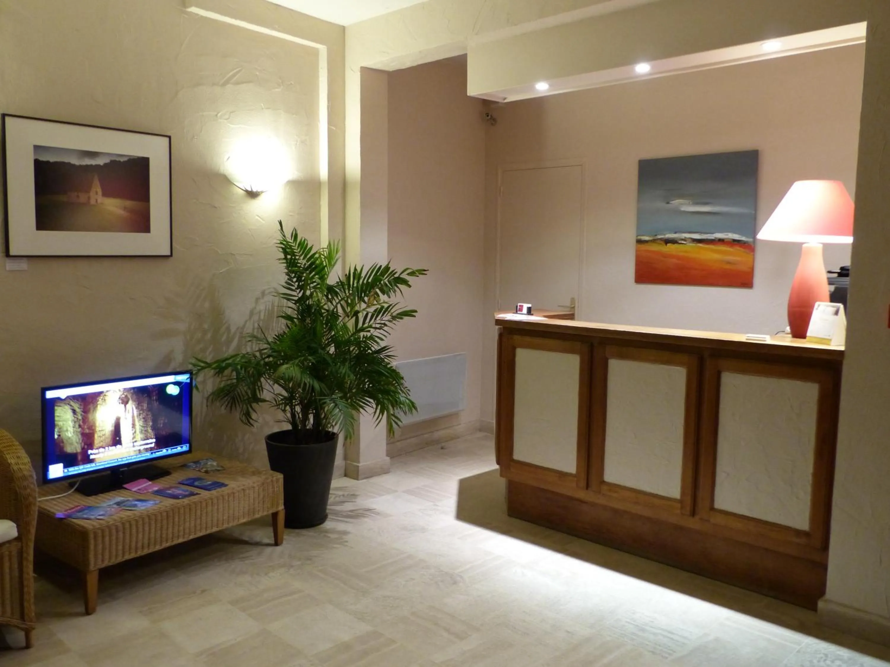 Lobby or reception in Hotel Val De Loire