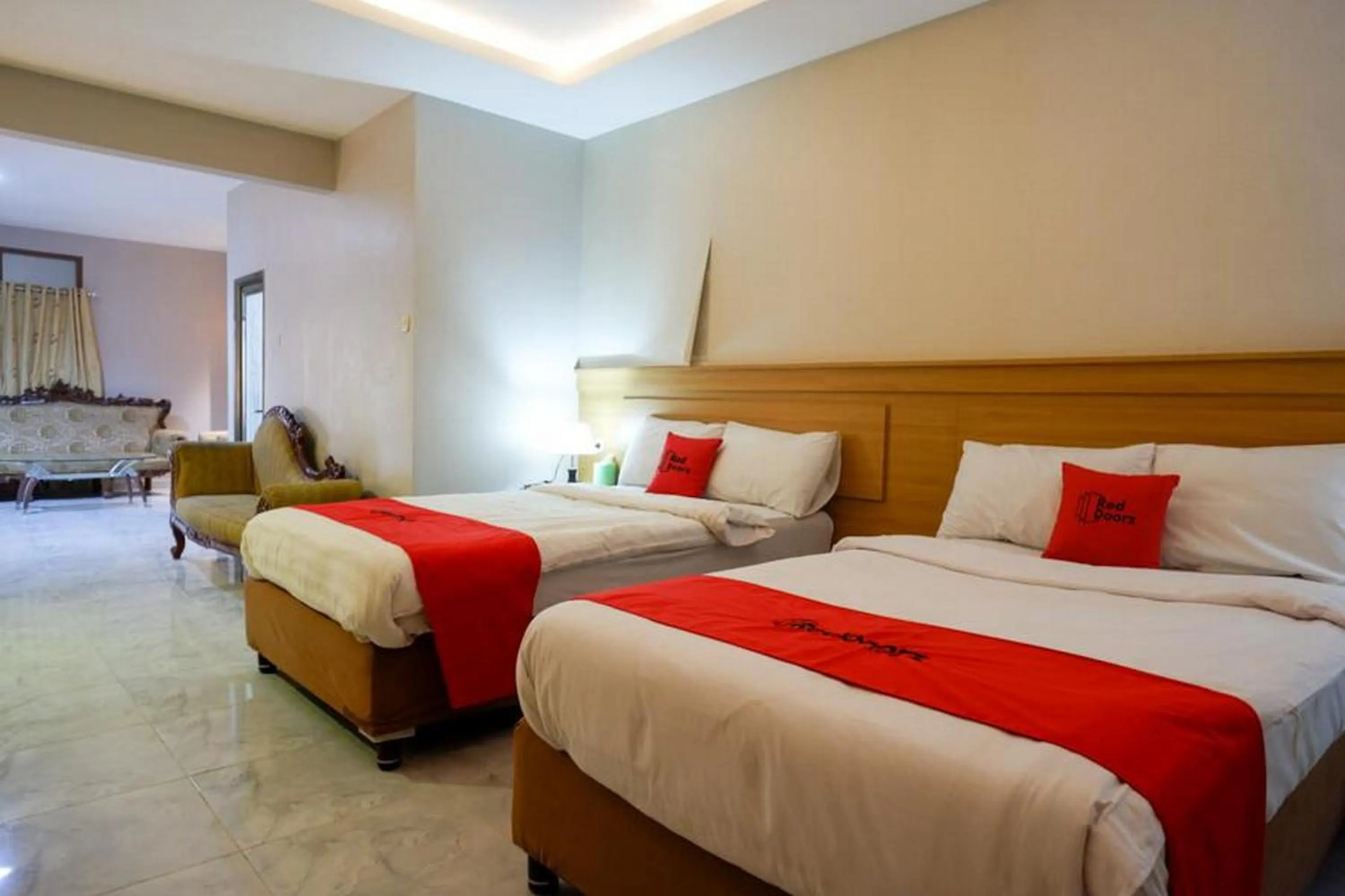 Bedroom, Bed in RedDoorz Plus at Hotel Srikandi Kendari