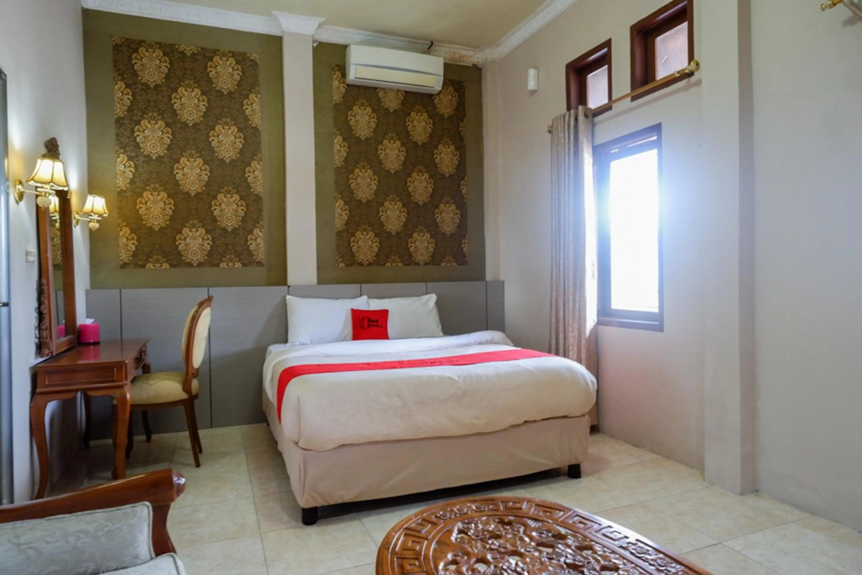 Bedroom, Bed in RedDoorz Plus at Hotel Srikandi Kendari