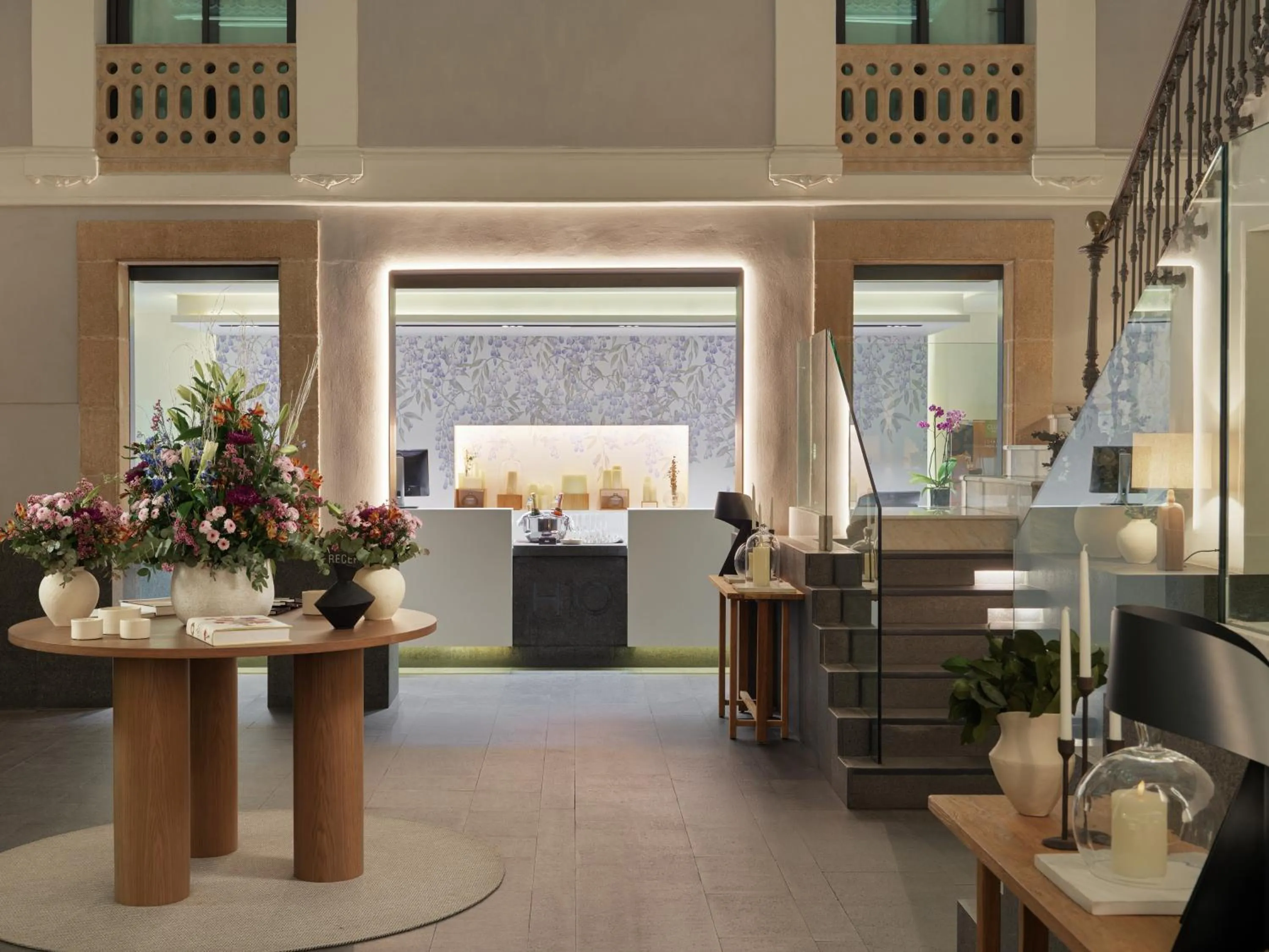 Lobby or reception in H10 Urquinaona Plaza