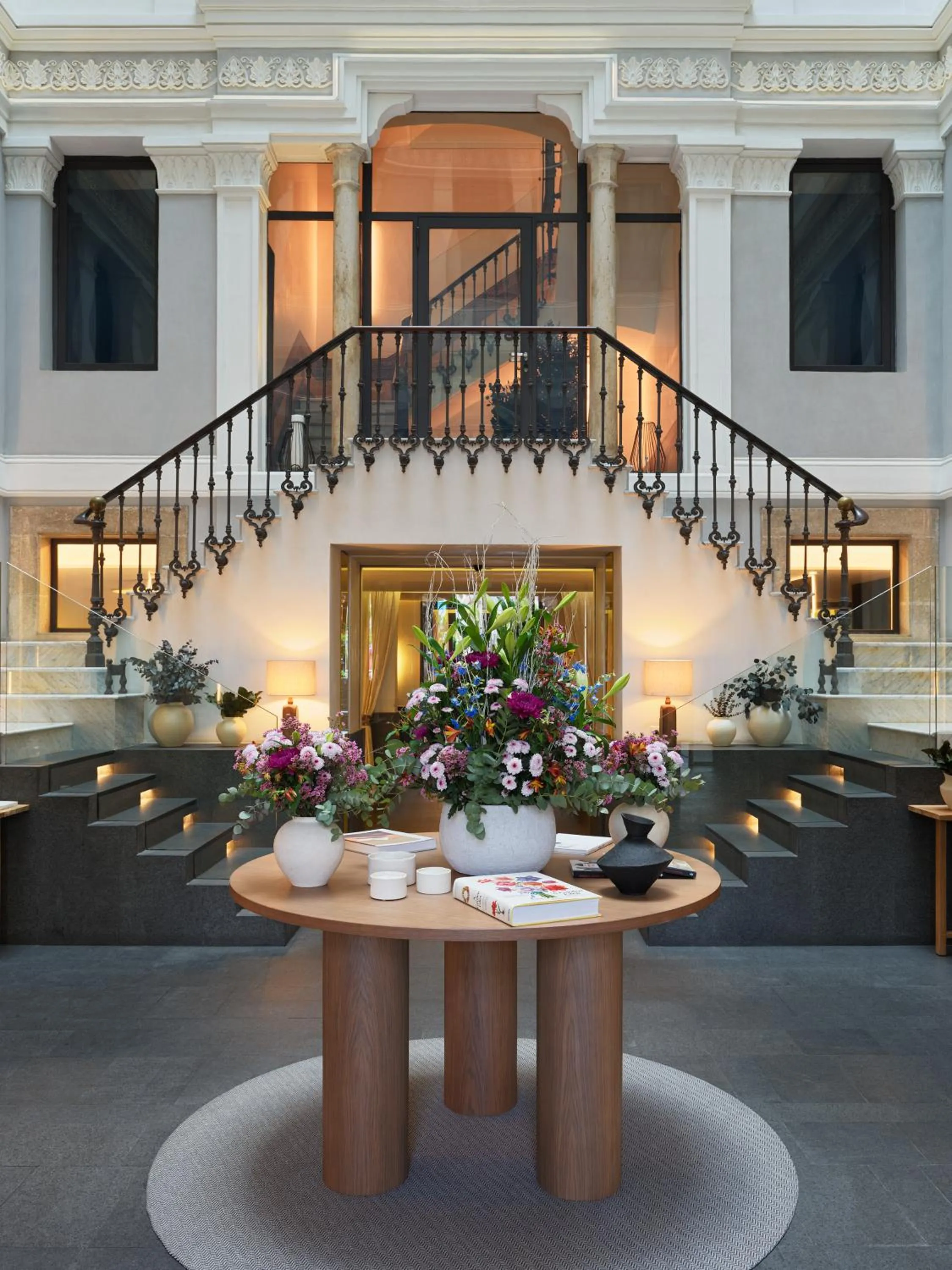 Lobby or reception in H10 Urquinaona Plaza