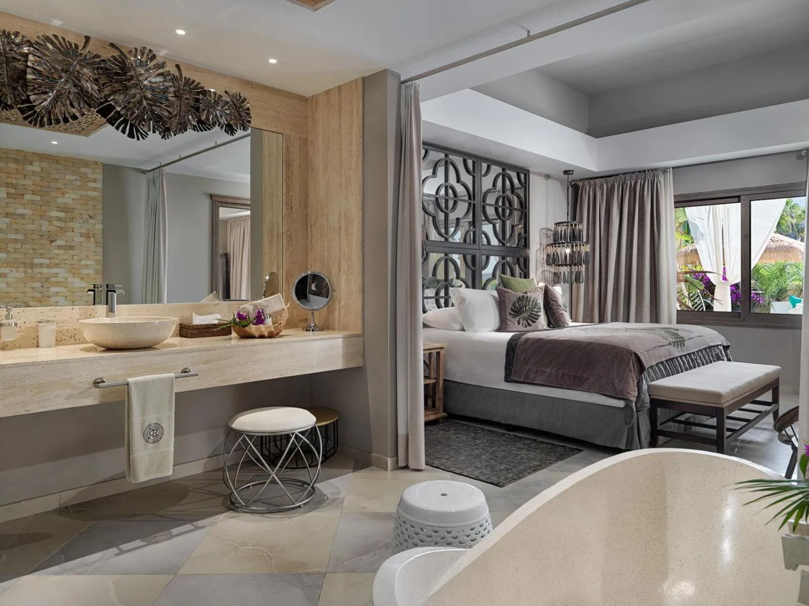 Bathroom, Bed in Royal River, Luxury Hotel - Adults Only