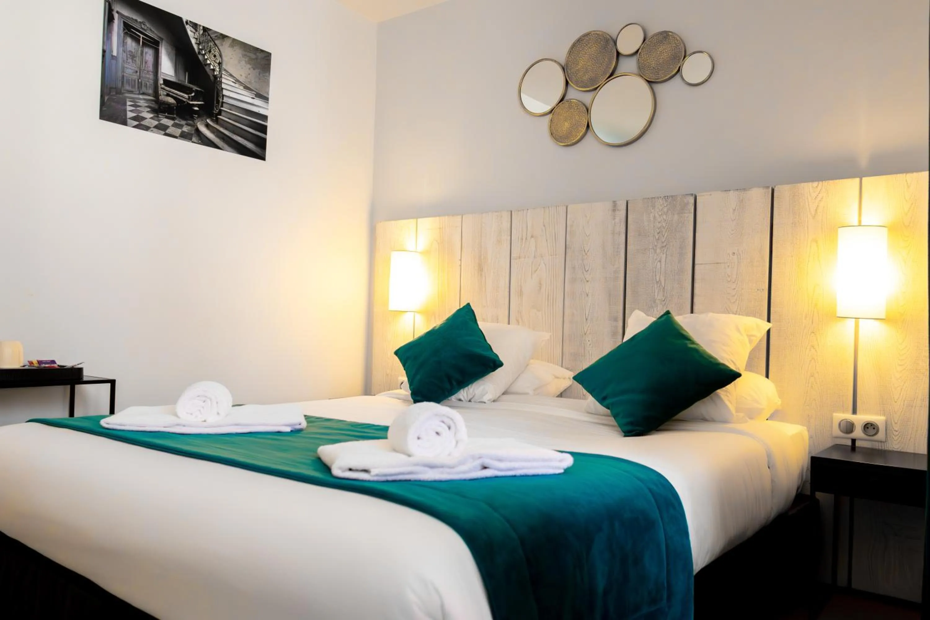 Bed in Le Central Boutique Hôtel