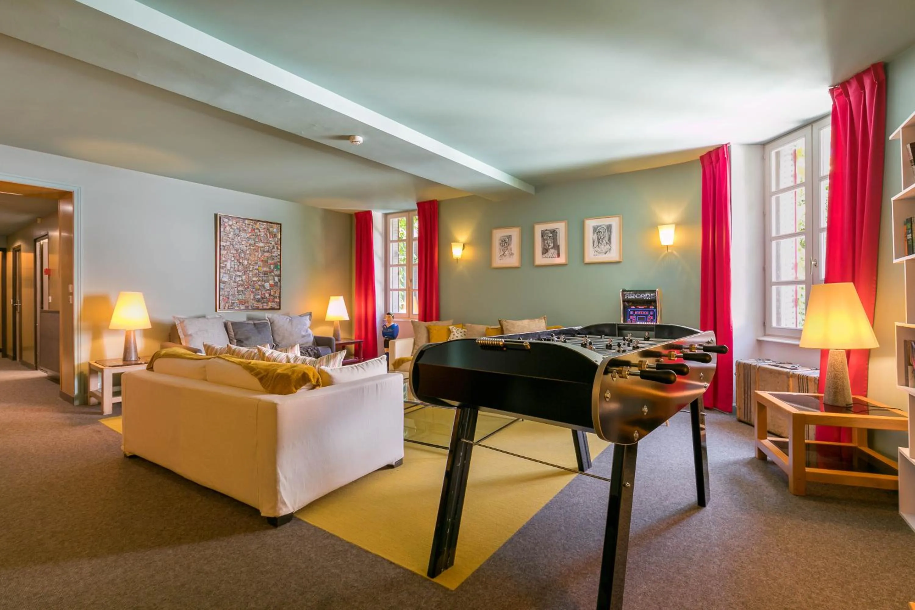 Game Room, Bed in Le Central Boutique Hôtel