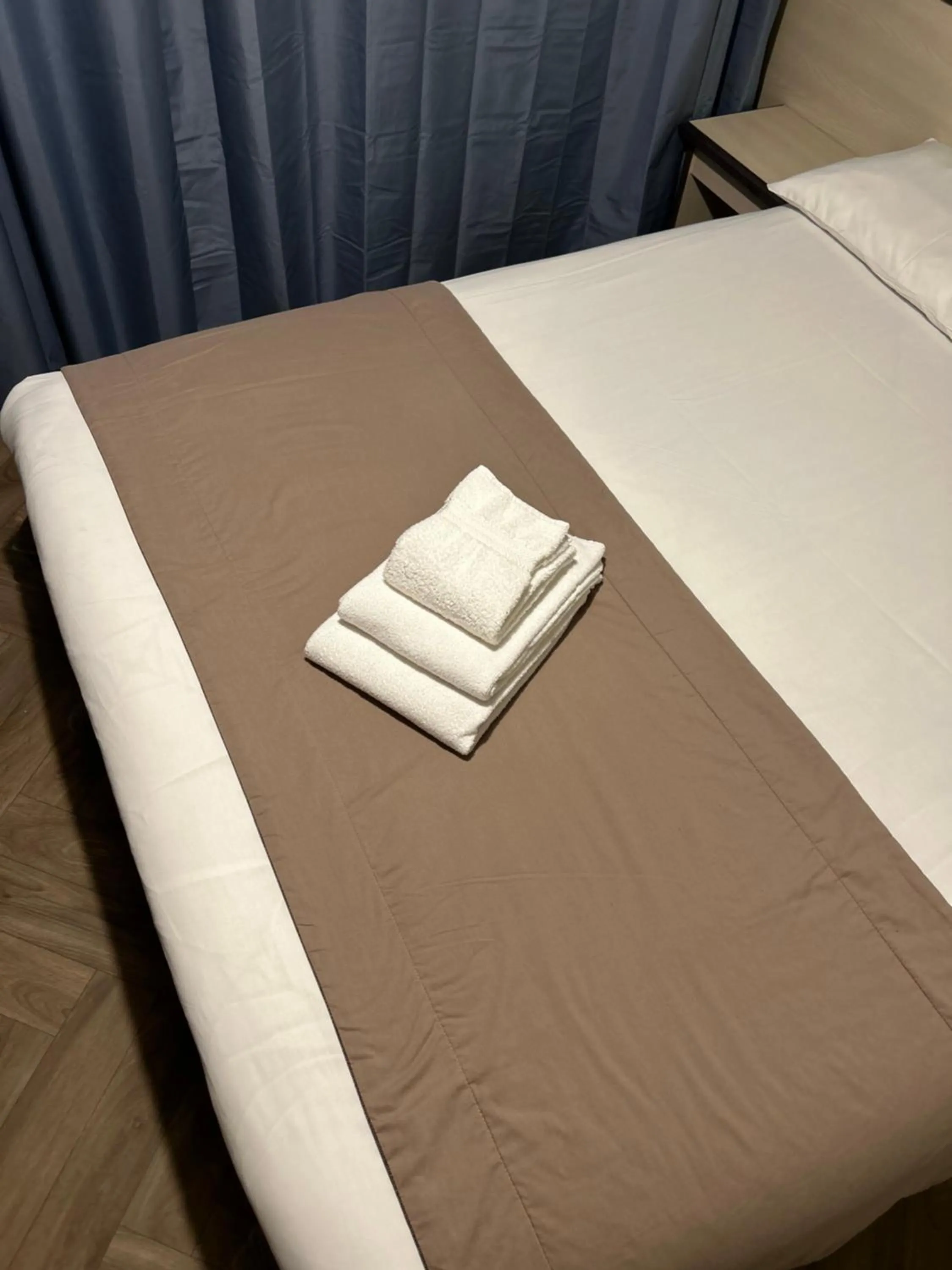 Photo of the whole room, Bed in Initial by balladins, Hôtel Restaurant Broisin