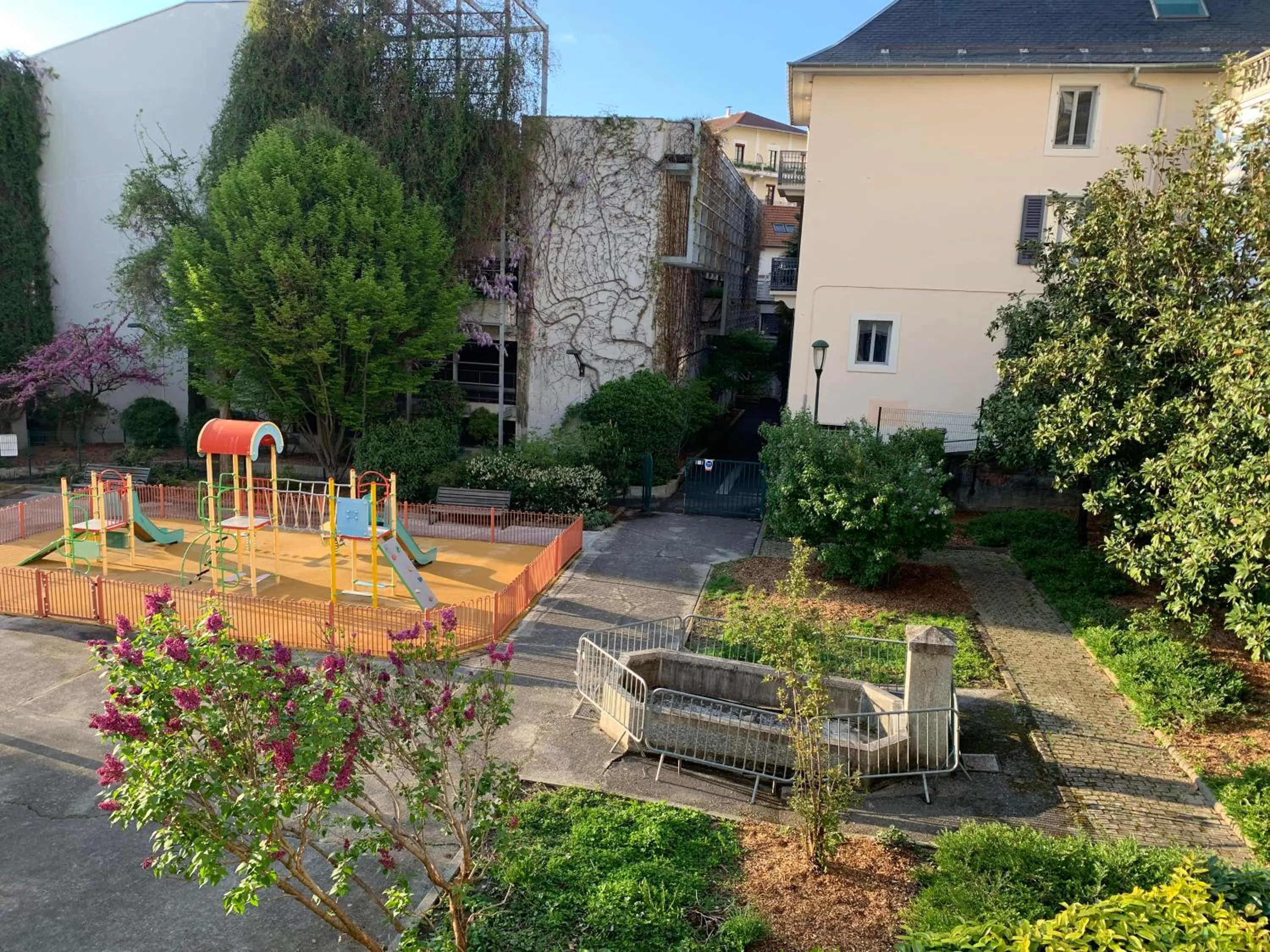 Children play ground in Initial by balladins, Hôtel Restaurant Broisin