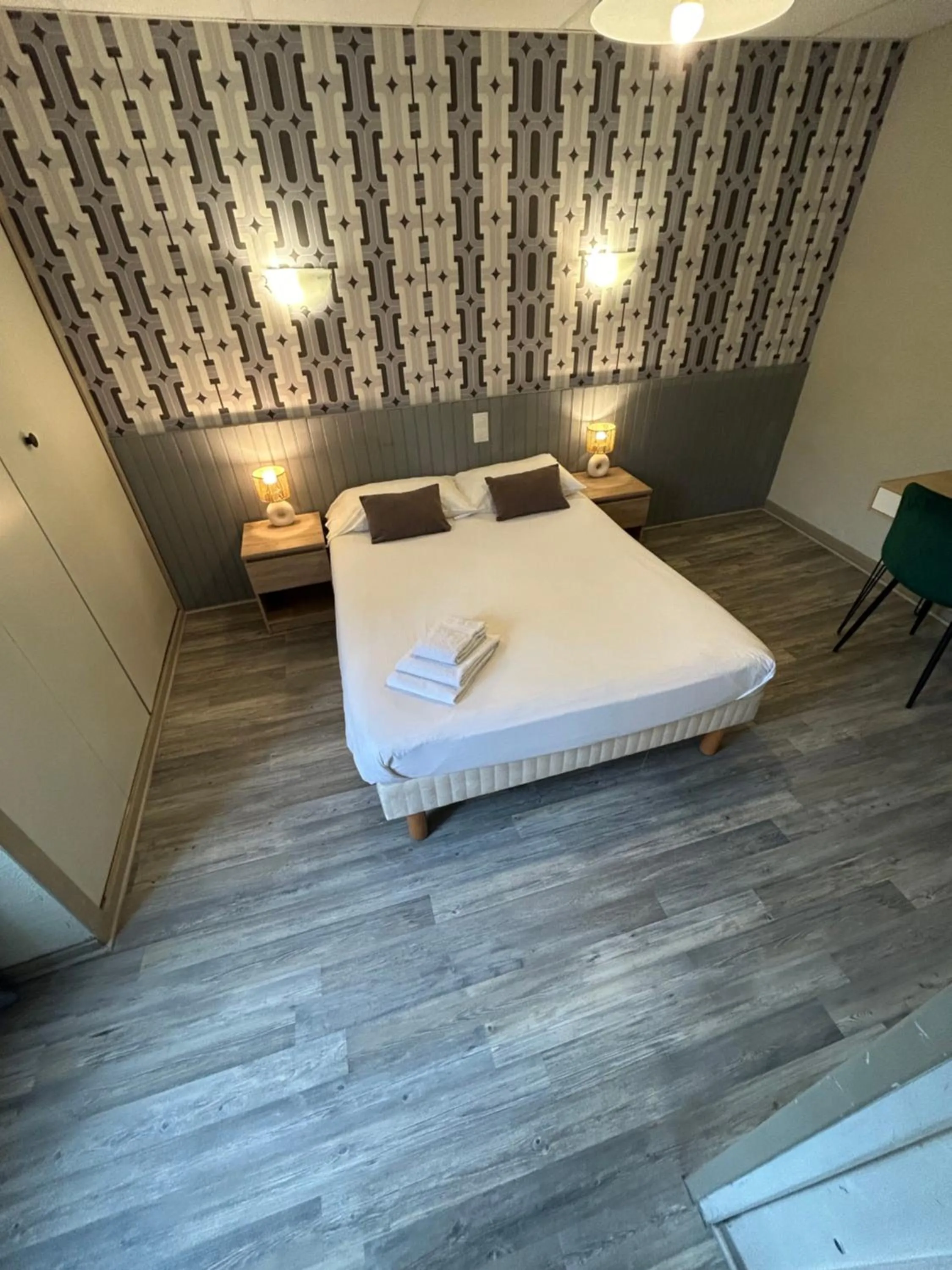 Photo of the whole room, Bed in Initial by balladins, Hôtel Restaurant Broisin