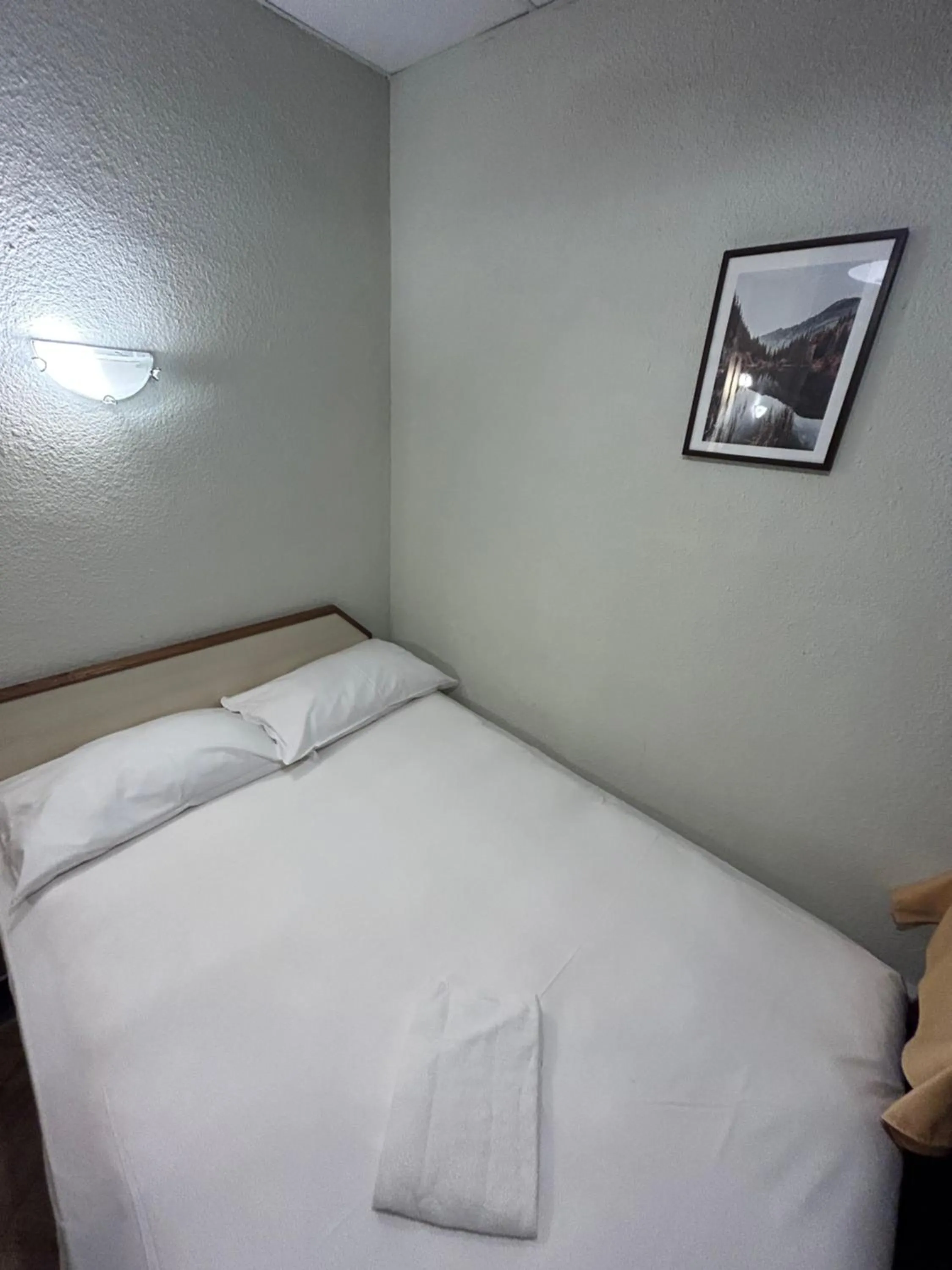 Bed in Initial by balladins, Hôtel Restaurant Broisin