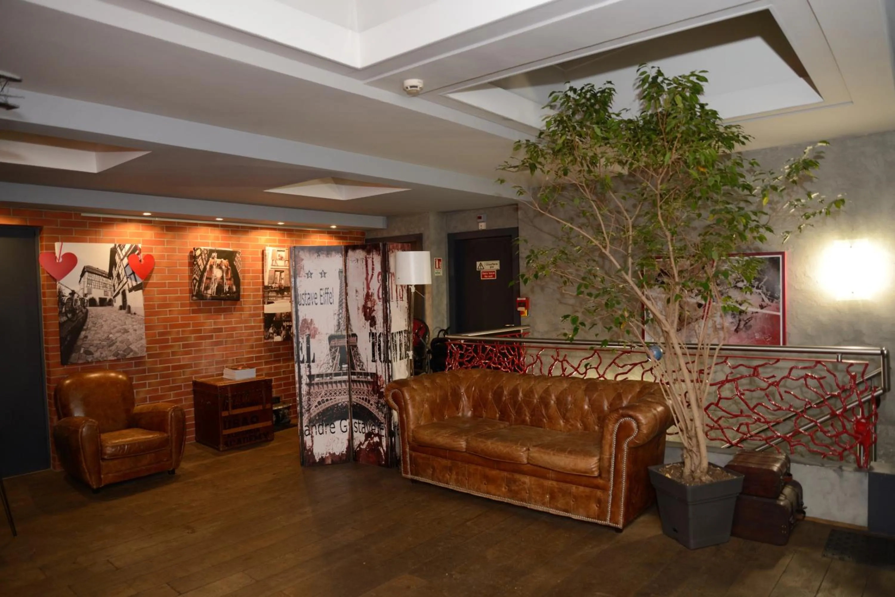 Lobby or reception in EtC...Hôtel - Strasbourg Hyper Centre