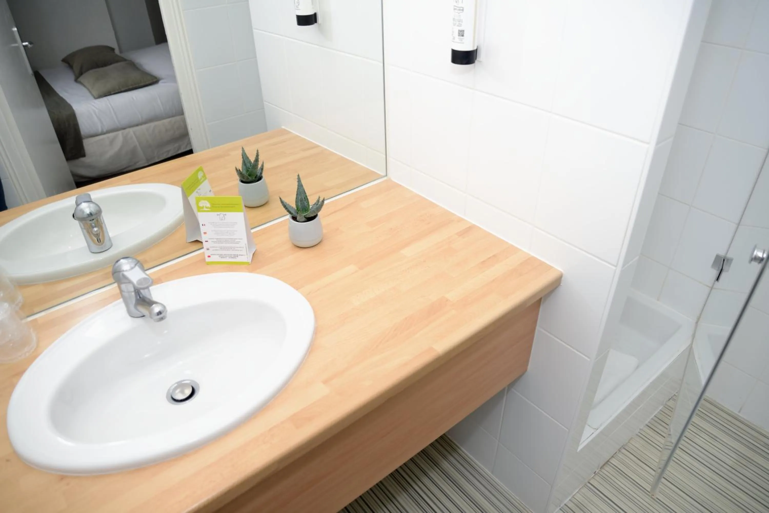 Shower in EtC...Hôtel - Strasbourg Hyper Centre