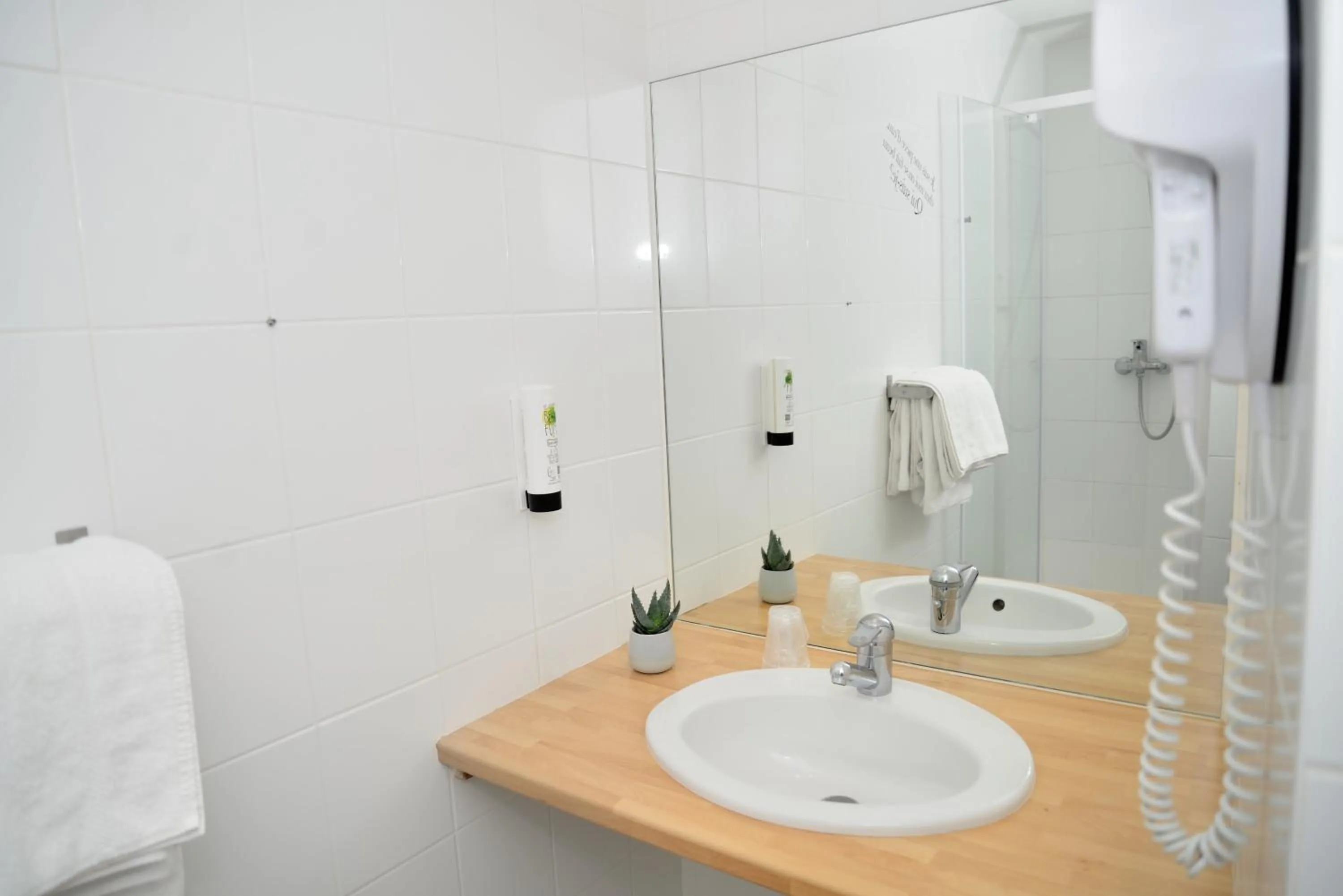 Shower in EtC...Hôtel - Strasbourg Hyper Centre