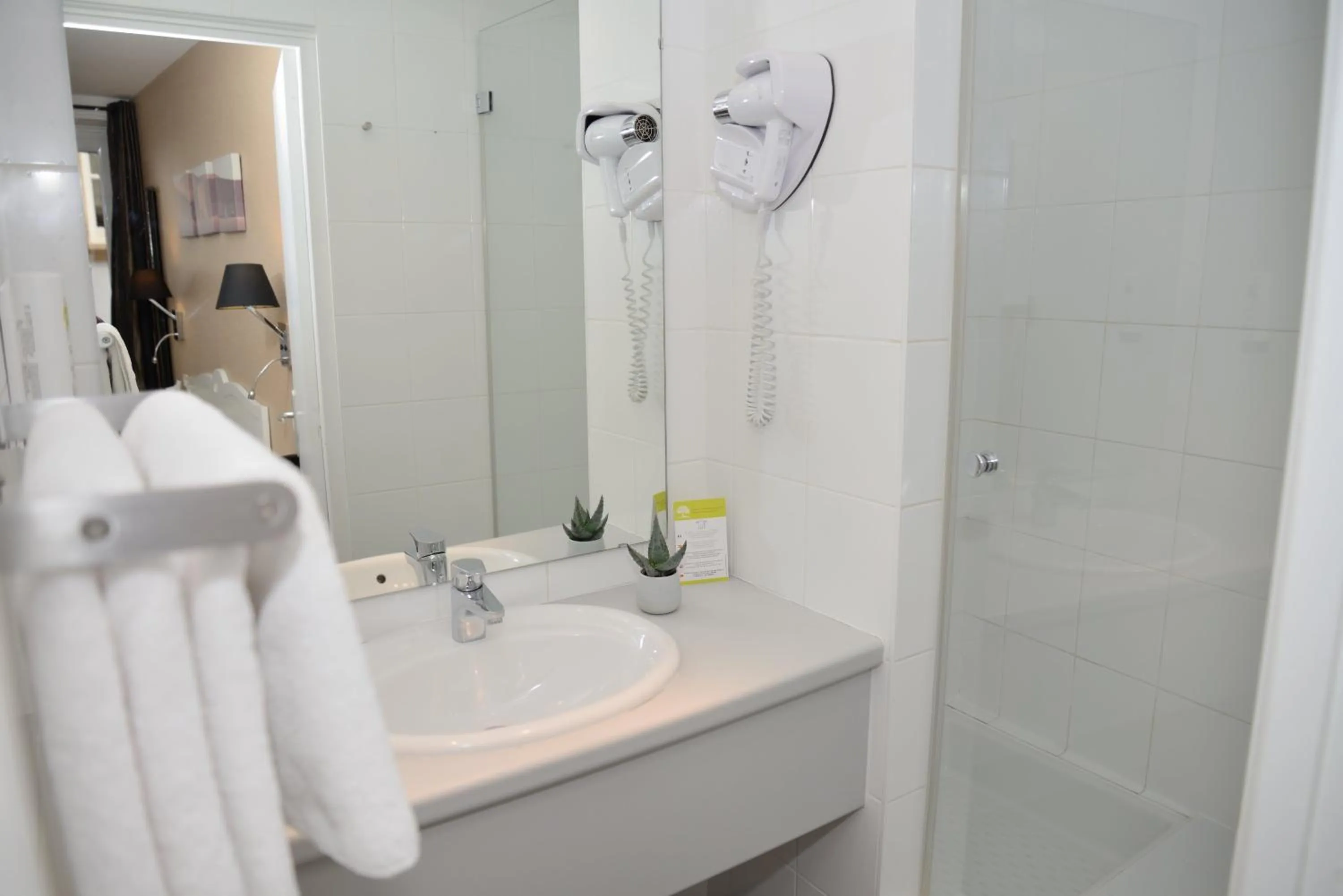 Shower in EtC...Hôtel - Strasbourg Hyper Centre