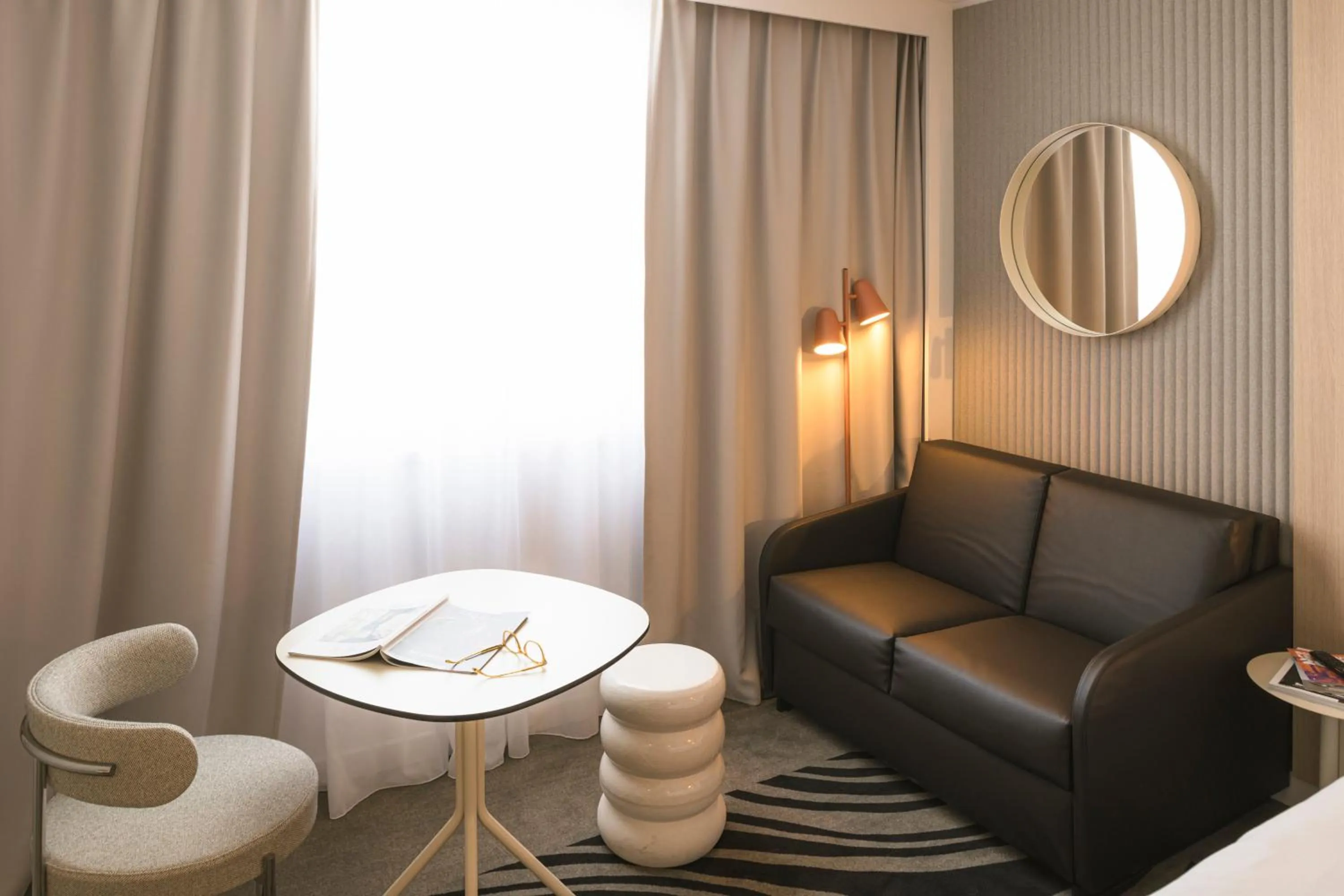 Bedroom in Novotel Bordeaux Lac