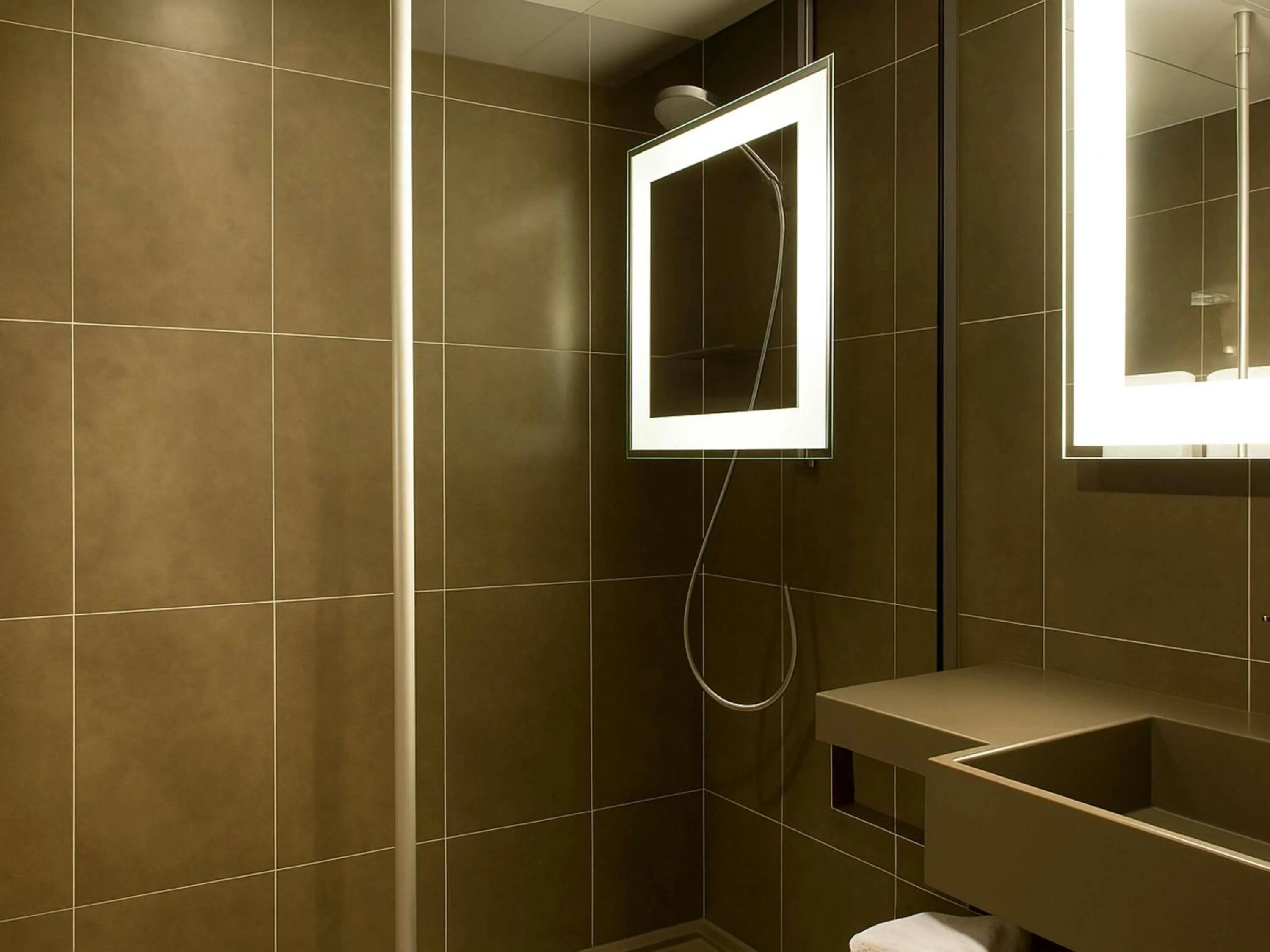 Bedroom in Novotel Bordeaux Lac