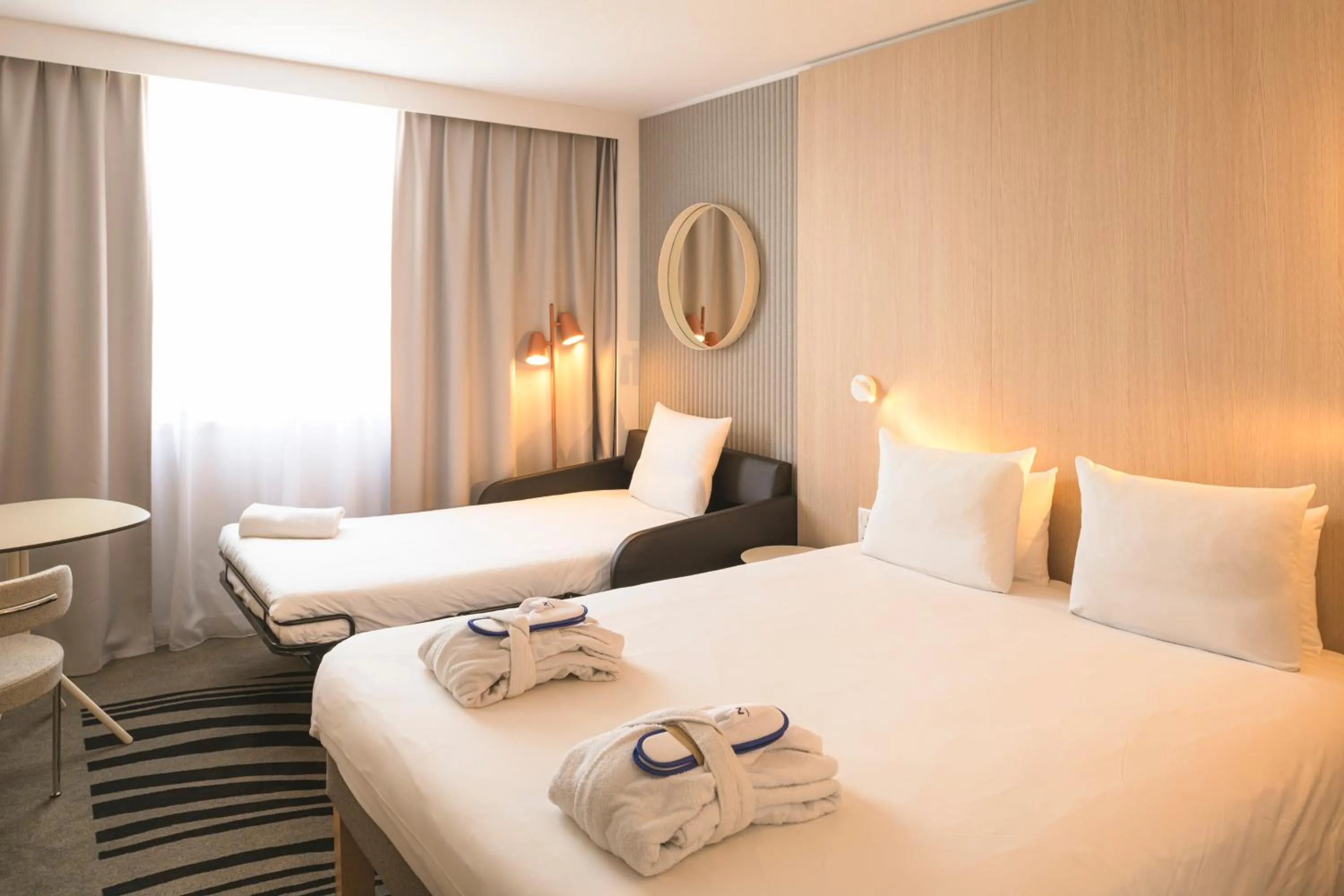 Bedroom, Bed in Novotel Bordeaux Lac