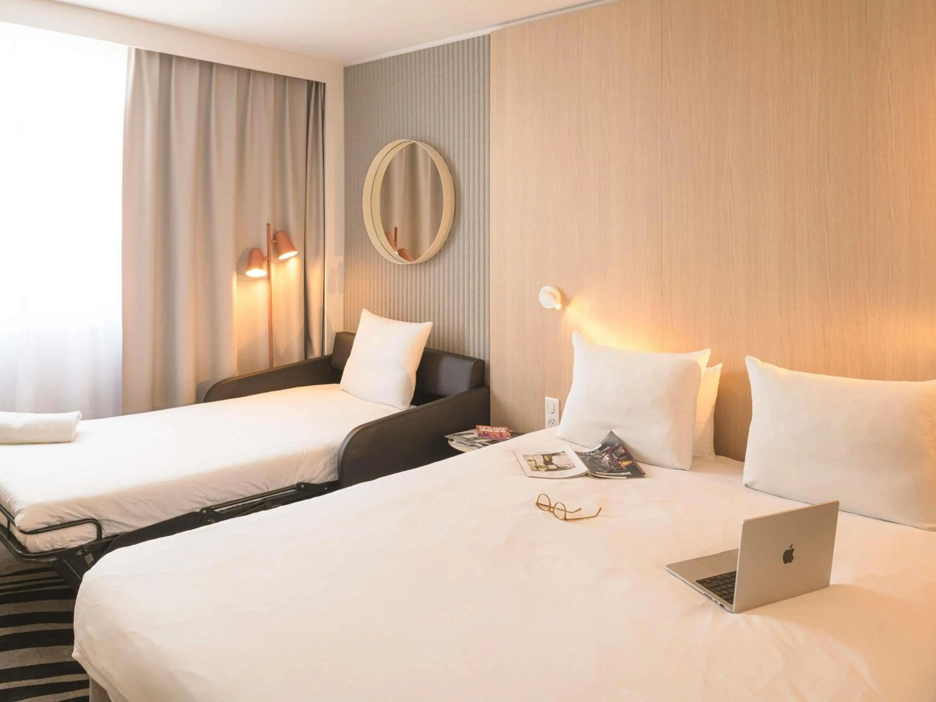 Bedroom, Bed in Novotel Bordeaux Lac