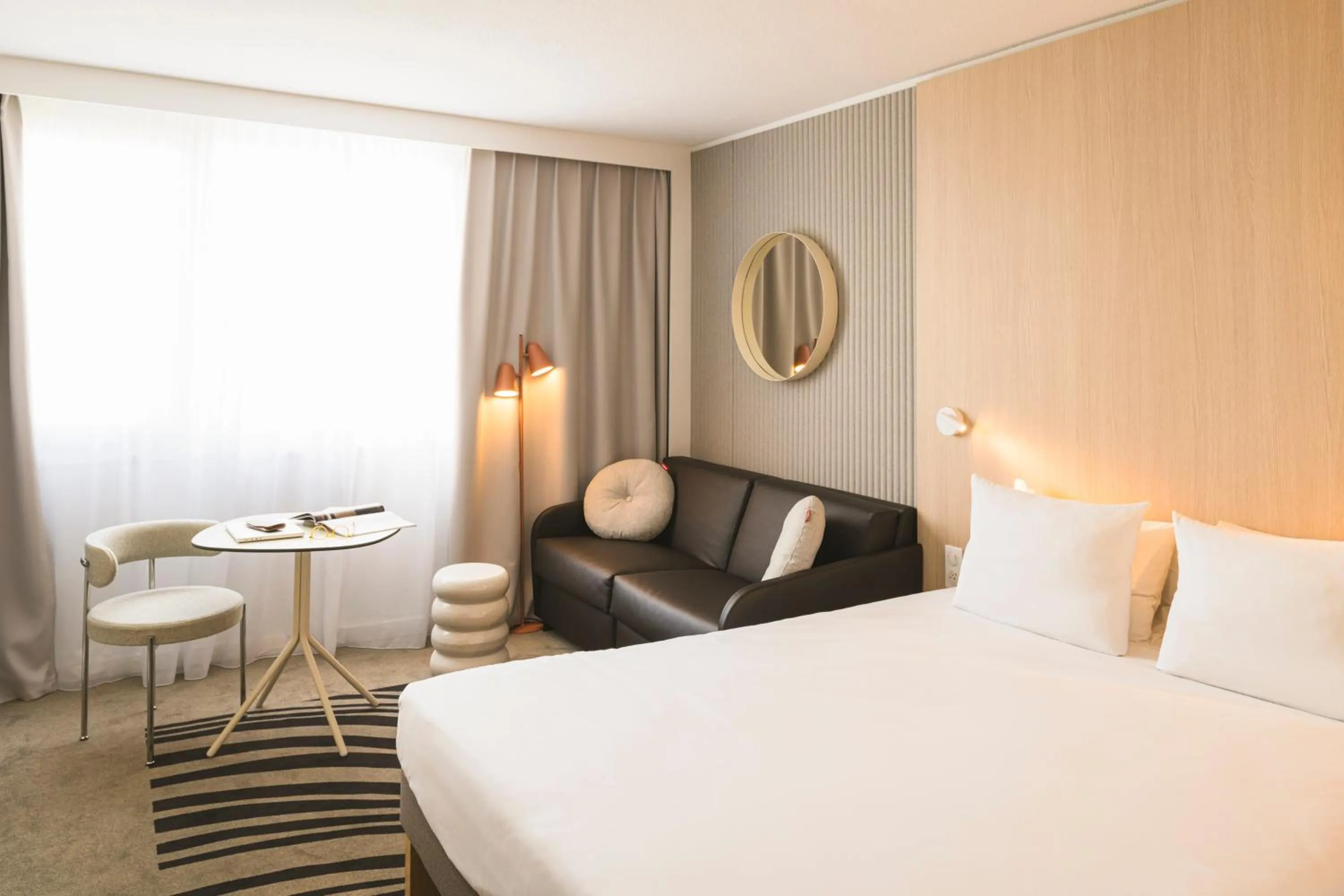 Bedroom, Bed in Novotel Bordeaux Lac