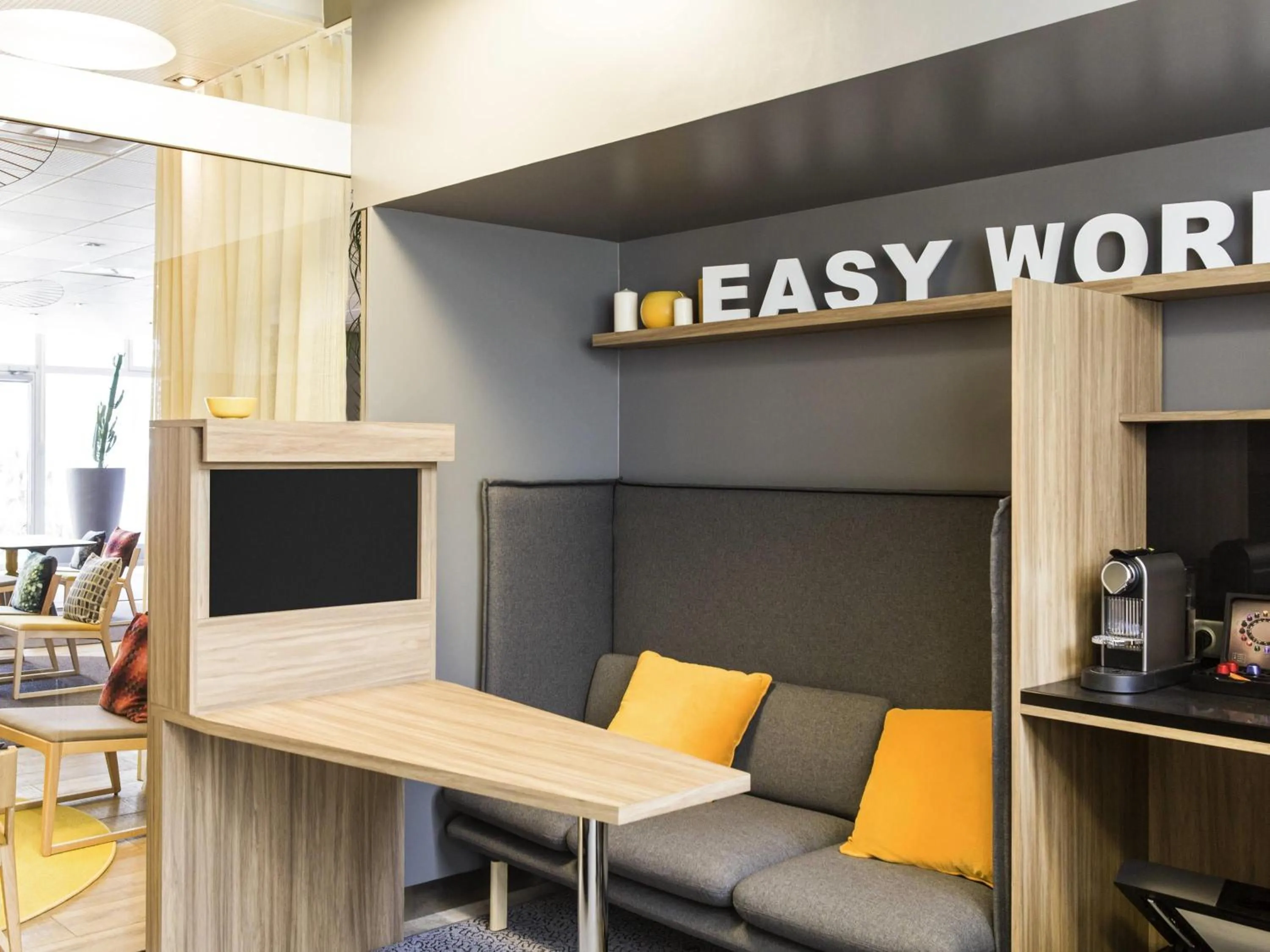 Meeting/conference room in Novotel Bordeaux Lac