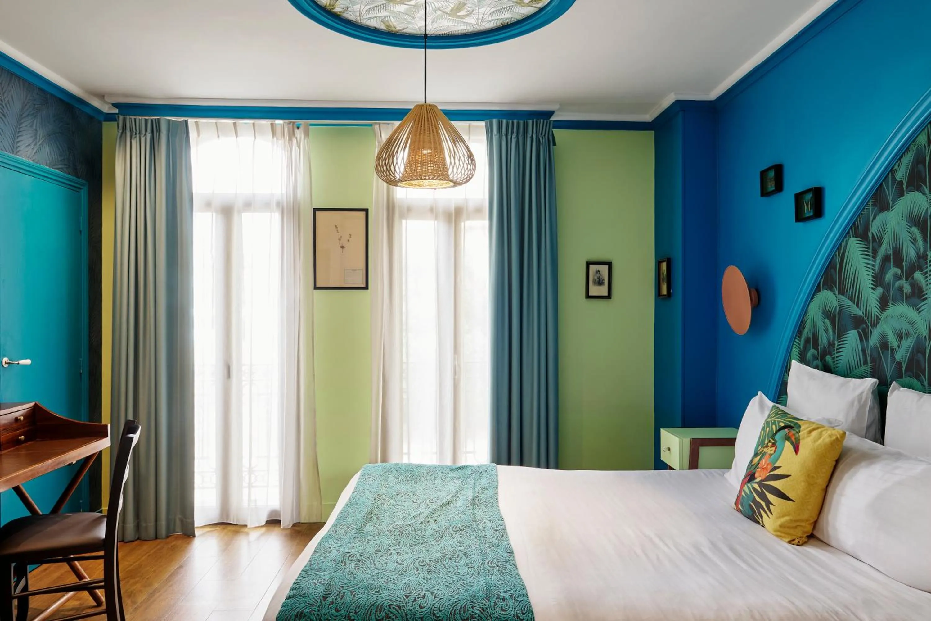 Photo of the whole room, Bed in Villa Bougainville by Happyculture