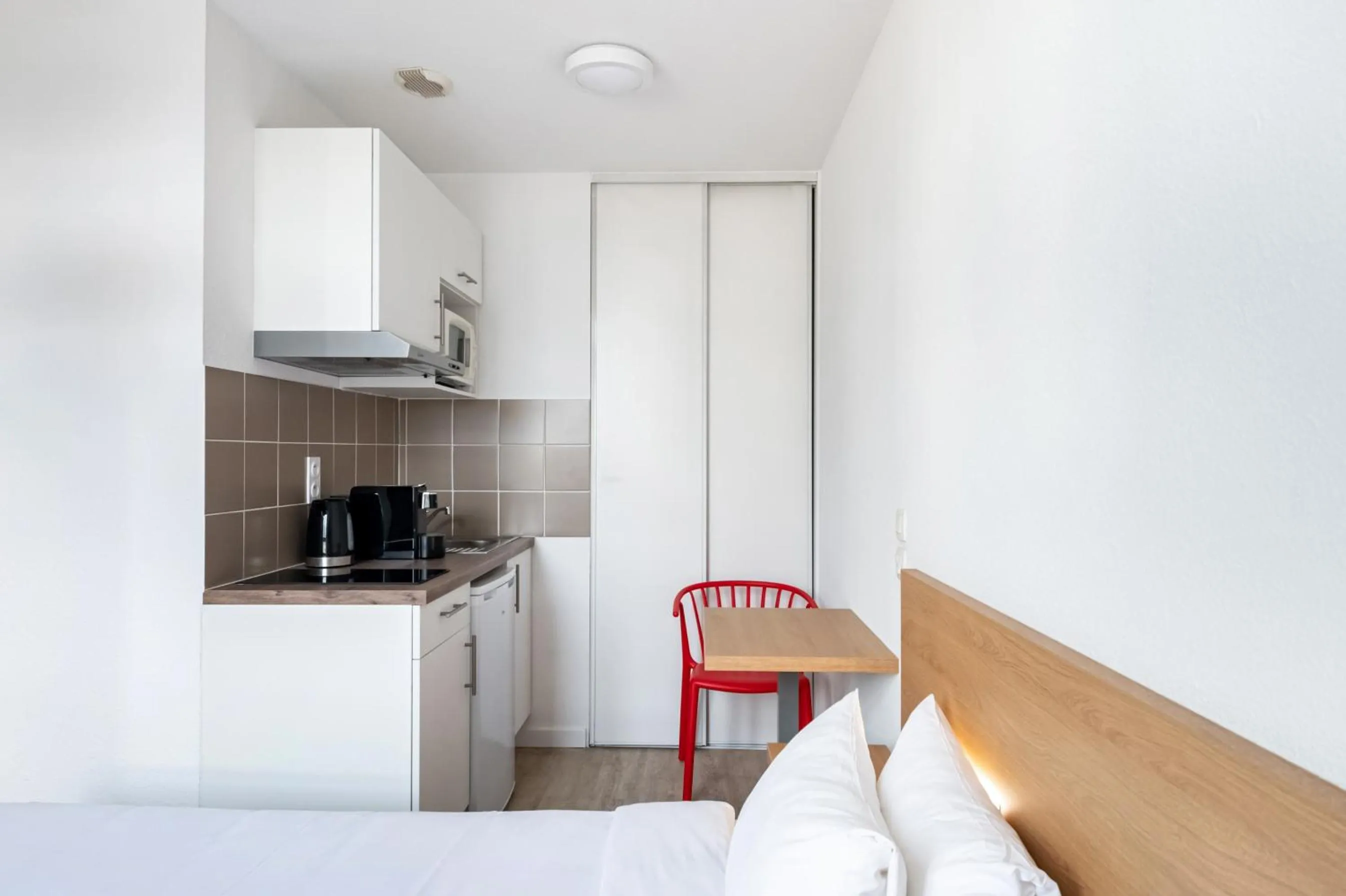 Kitchen or kitchenette in Residhotel Le Central'Gare