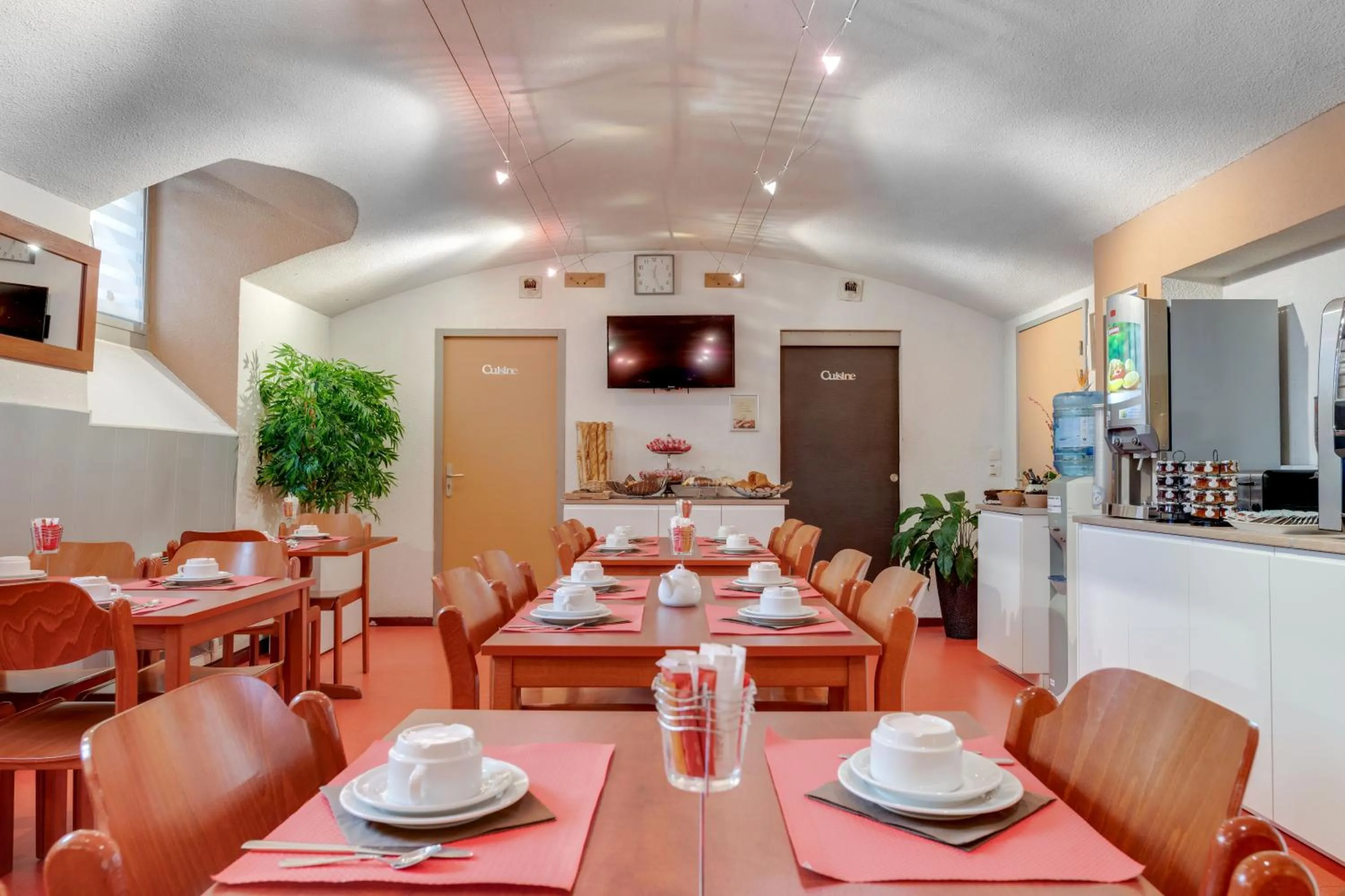 Restaurant/places to eat in Residhotel Le Central'Gare