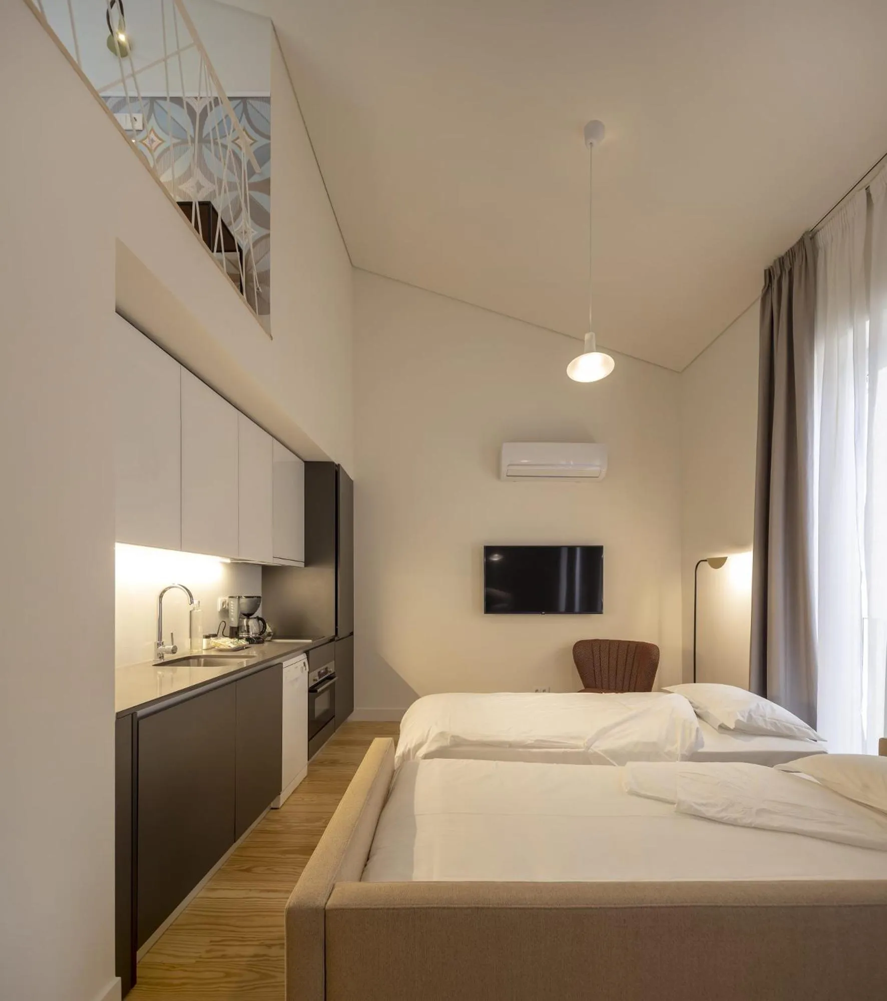 Living room, Bed in Lisbon Serviced Apartments - Santos