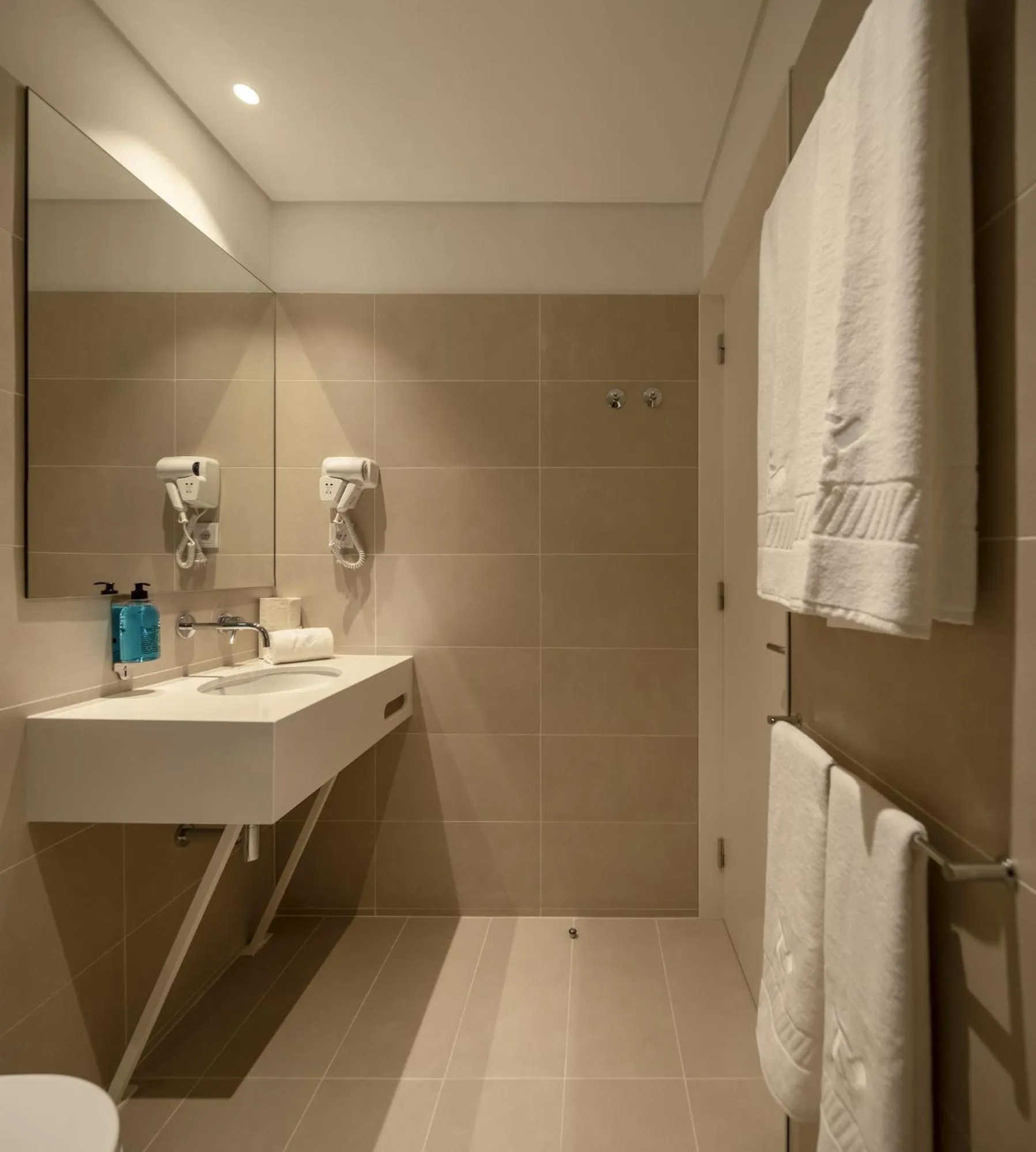 Bathroom in Lisbon Serviced Apartments - Santos